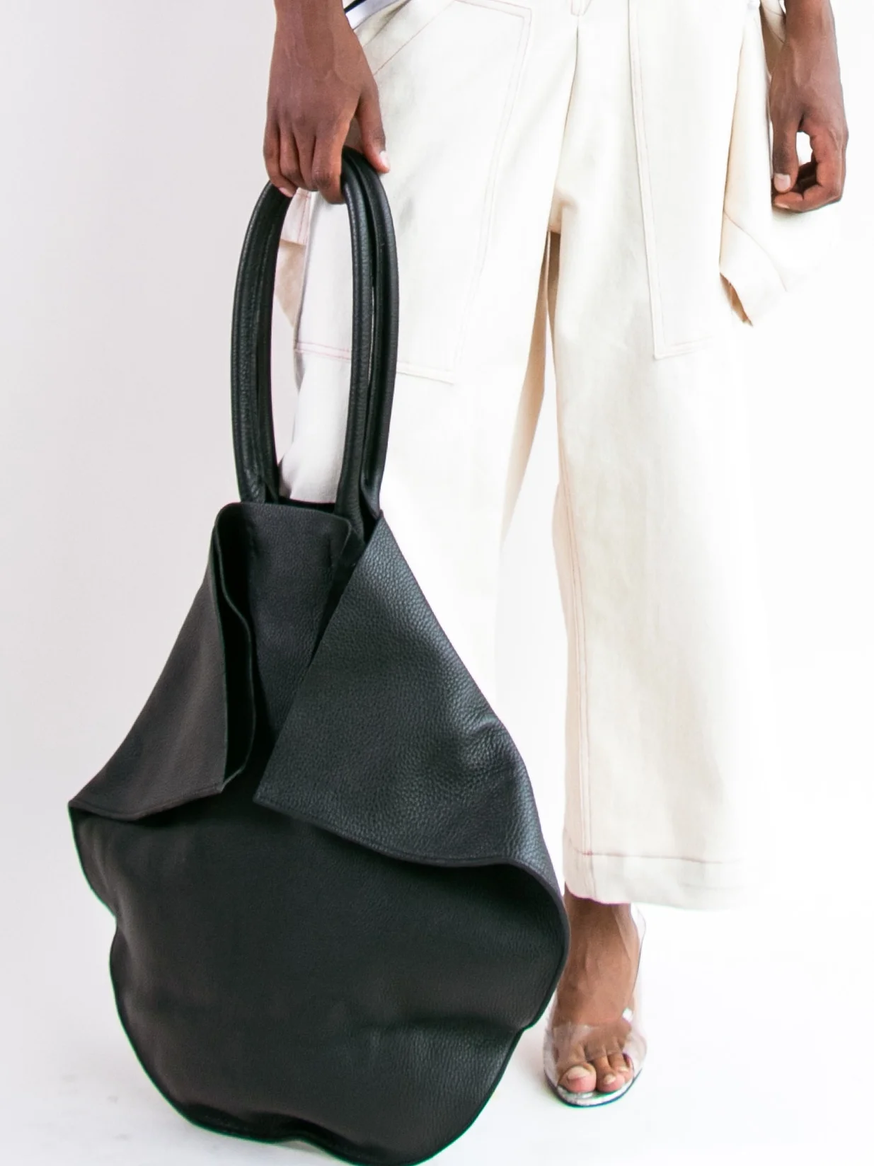 one shoulder sweater and big bag.jpg