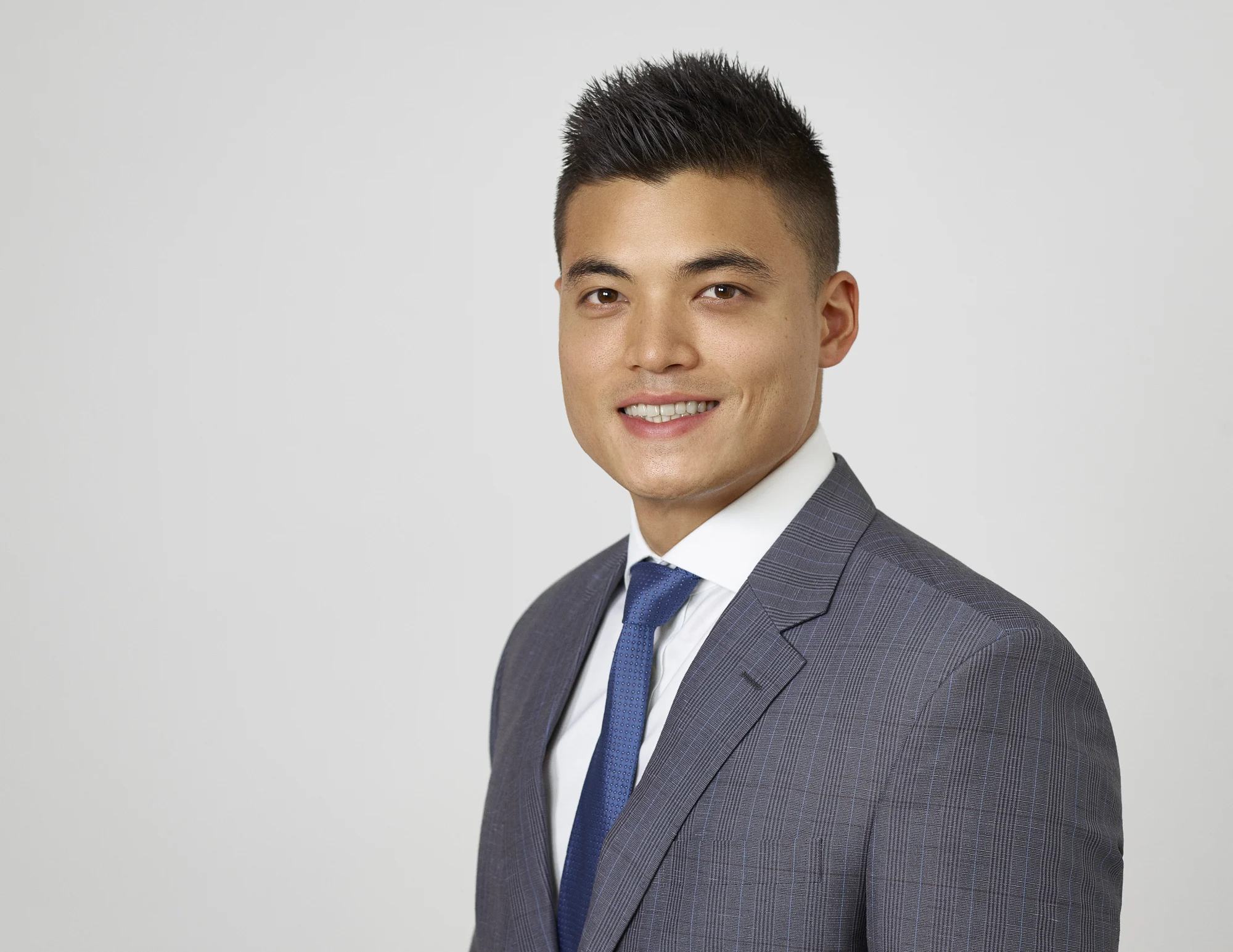 corporate linkedin headshots business professional photographer downtown portrait acting family
