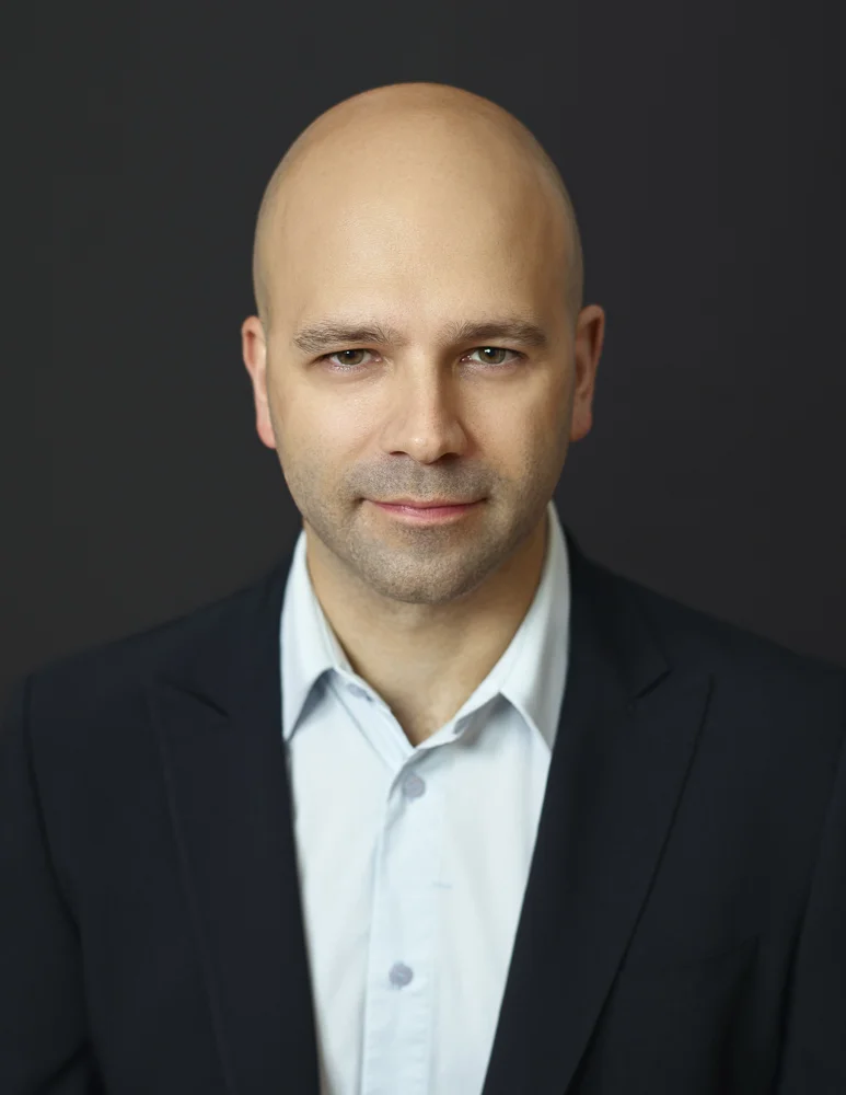 corporate-group-staff-linkedin-headshots-business-professional-photographer-downtown-portrait.jpg
