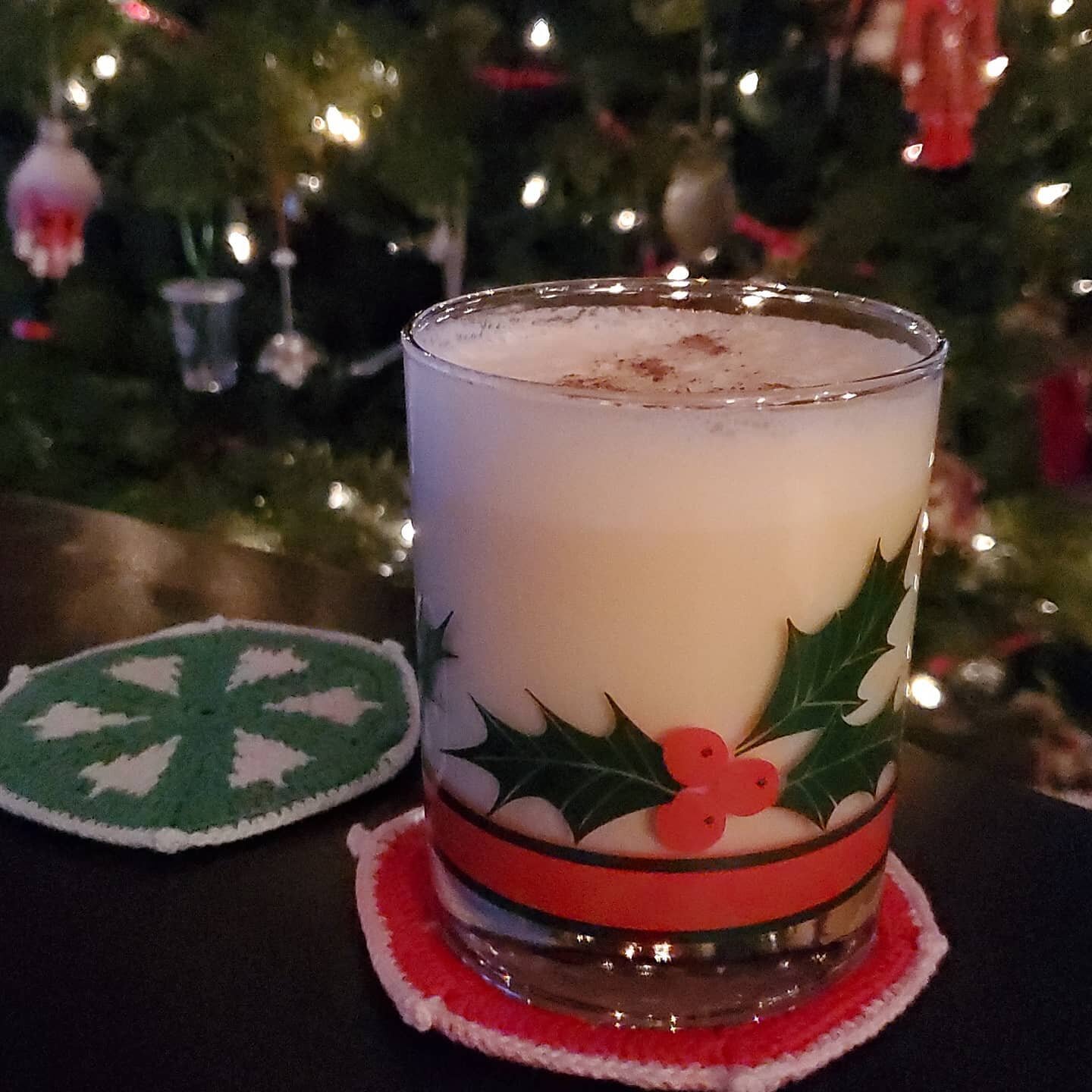 Not much gardening going on in the snow, but I am getting my holiday season game on. I made my Dad's Classic Eggnog recipe (https://www.wineboxgardener.com/home/2015/12/21/dads-classic-eggnog) and poured it into some vintage holiday glasses I picked 