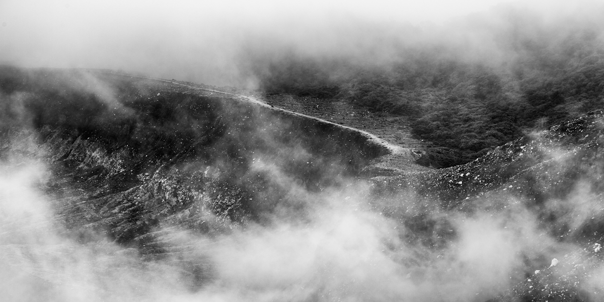 volcan poas hidden path in clouds