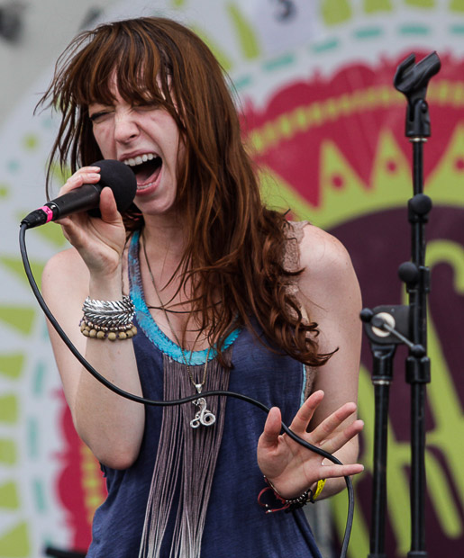 arleigh kincheloe, lead singer of sister sparrow and the dirty birds.