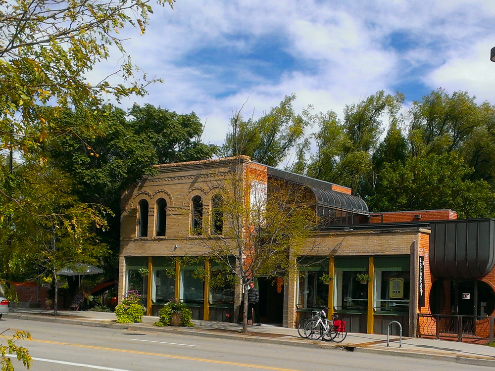 the riverside looks like this. it's next to conoco and across from colonel mustard's last stand: 1724 Broadway 