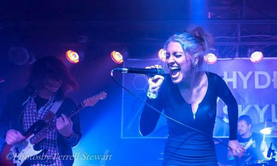Frontwoman Asher Skyline in action.