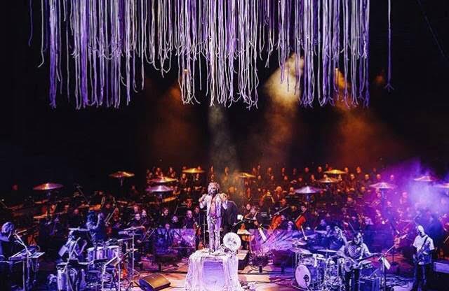 Coyne and the Colorado Symphony. Photo per Erina Uemura.