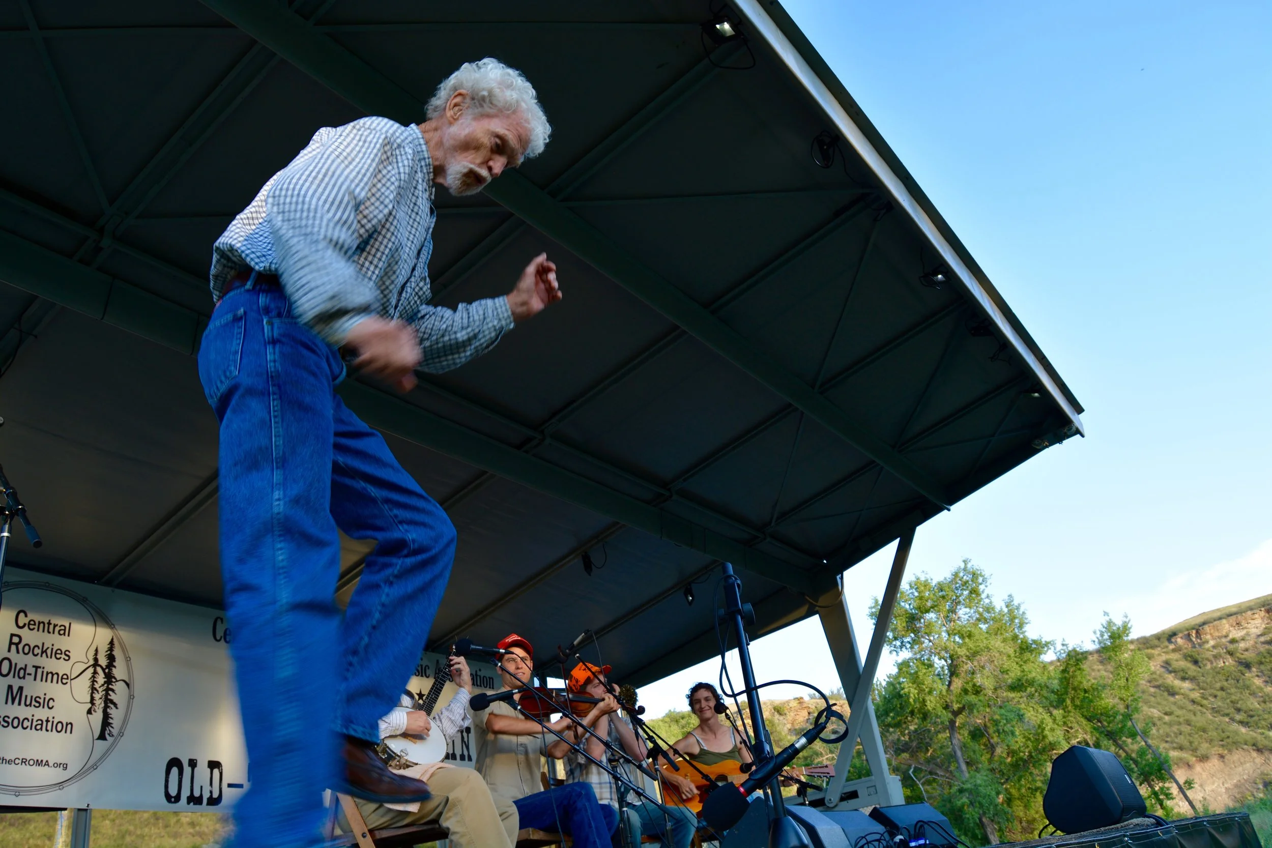 The Ozark Highballers had a friend join their show for some flatfooting.