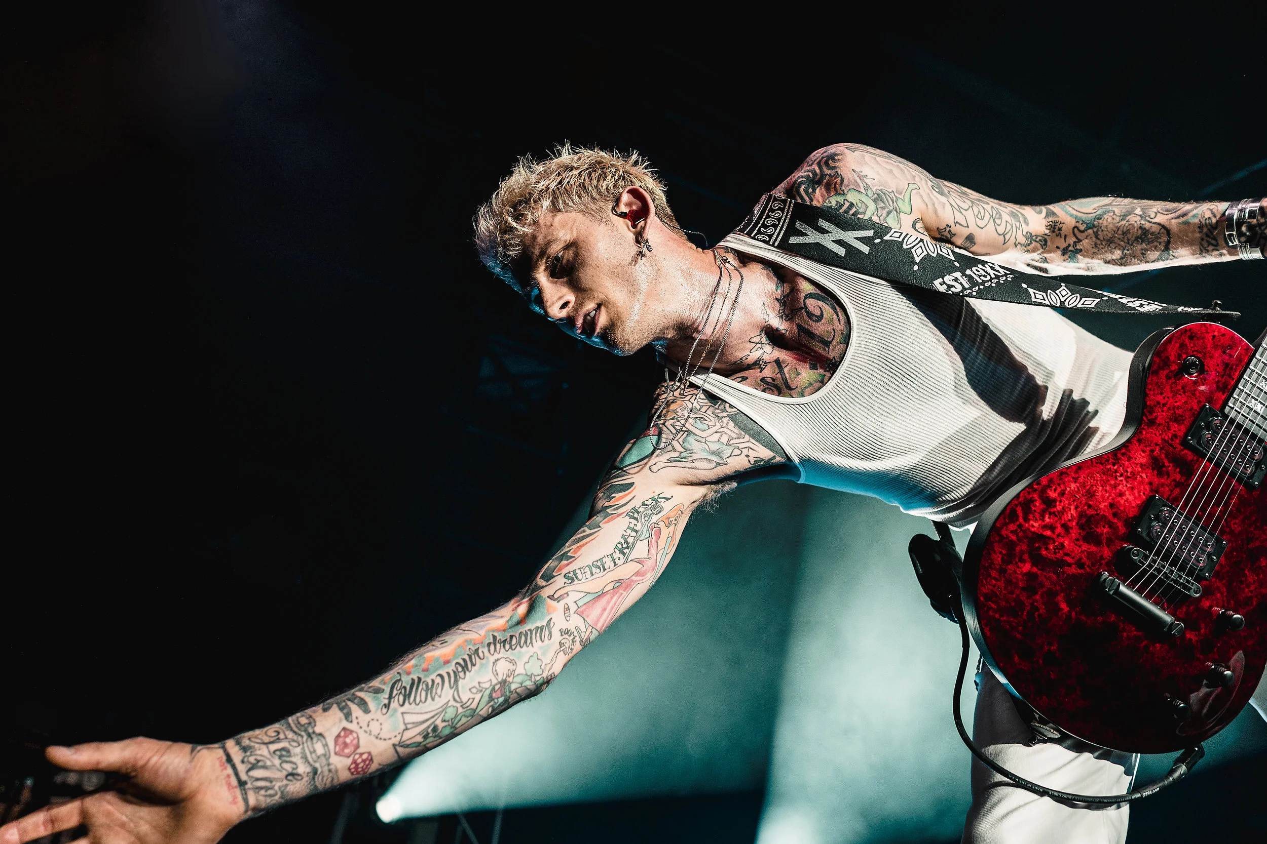 MGK.