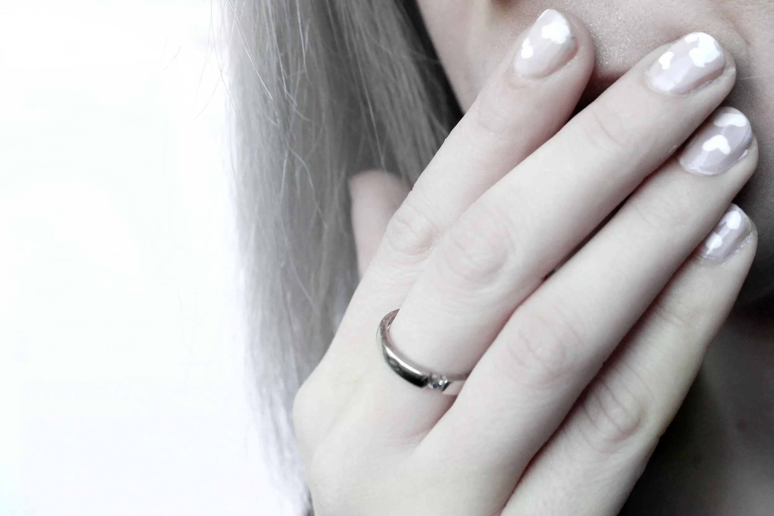 NAILS . ABSTRACT WHITE + NUDE