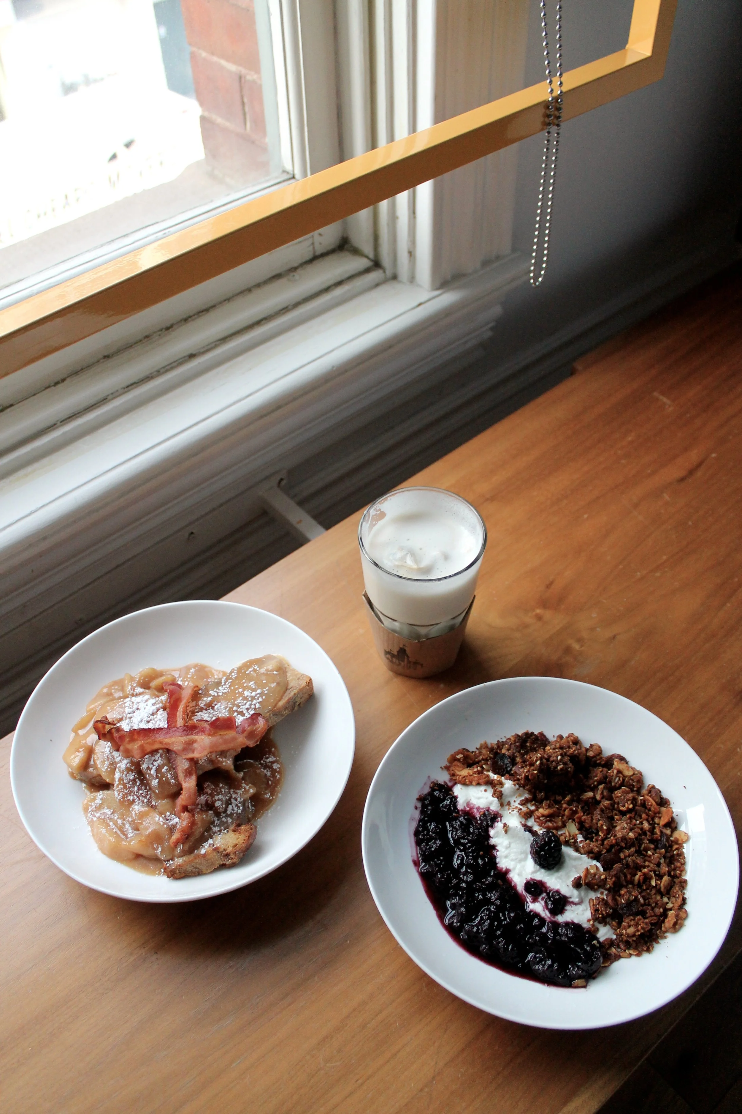 the-gladstone-hotel-toronto-cafe-brunch-bacon-granola.jpg