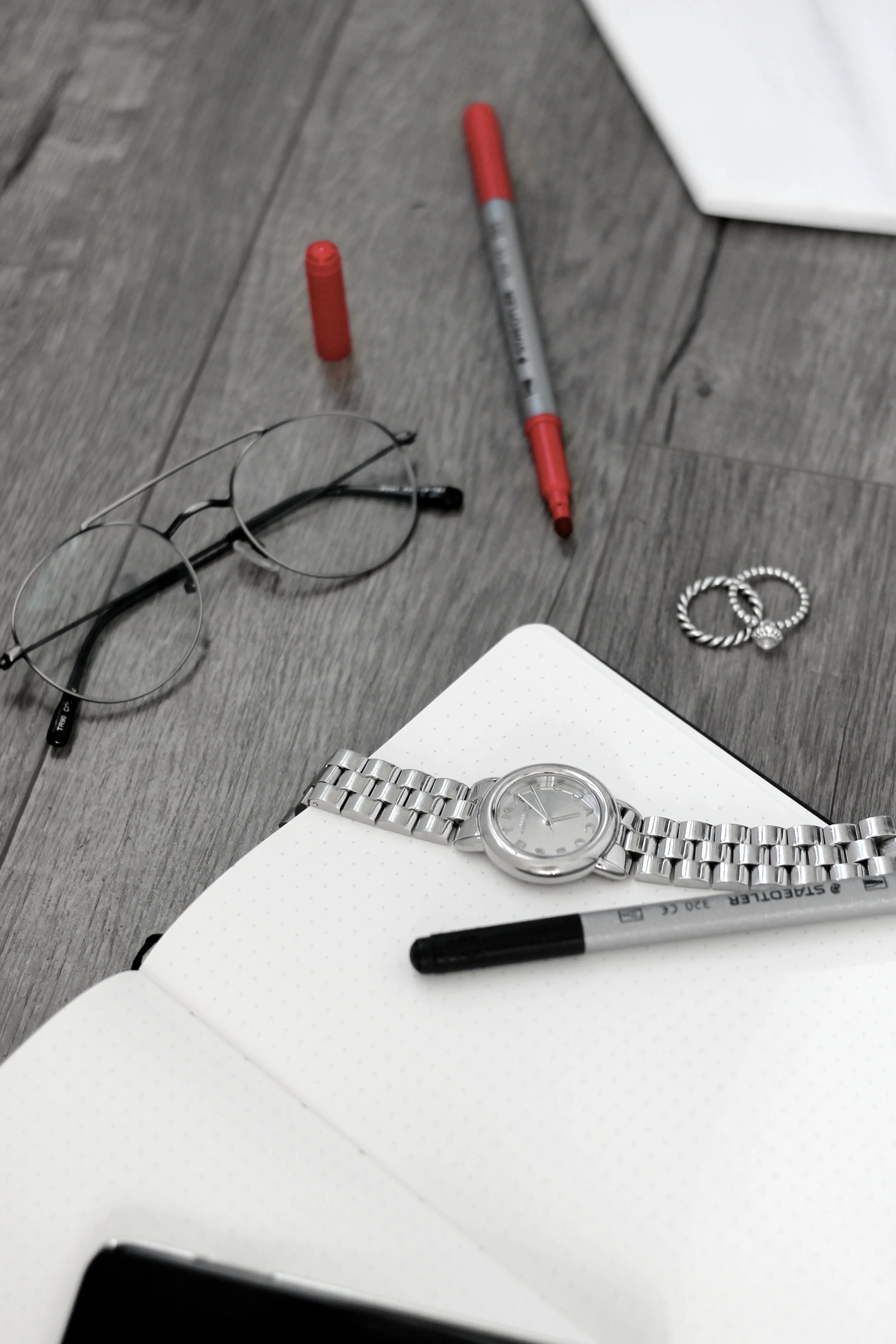 Back to School Essentials To Help You Stay Organized From Amazon - Flatlay