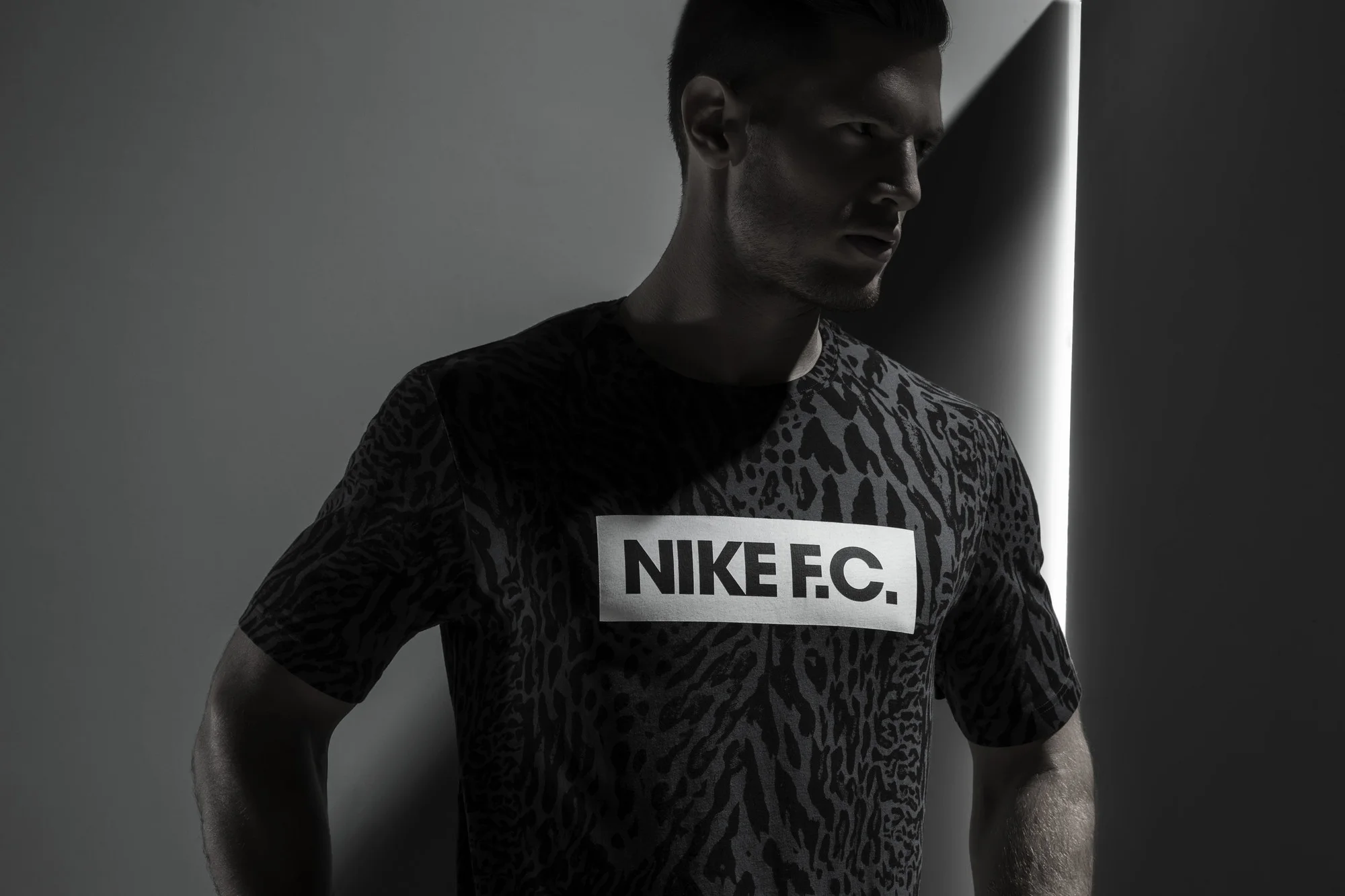 Su15_NSW_NikeFC_Glory_Tee_01.jpg