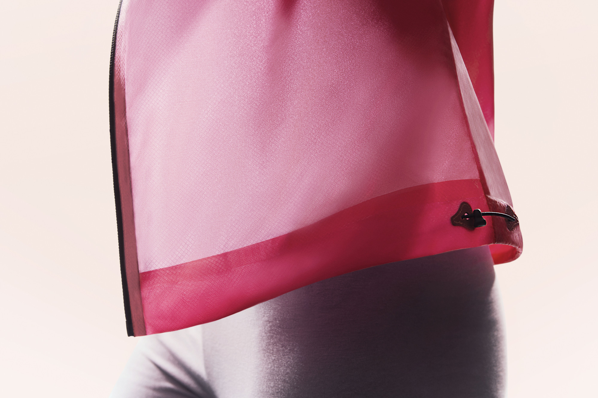 Su14_NSW_Tech_Pack_Hyperfuse_Vest_W_B_04.jpg