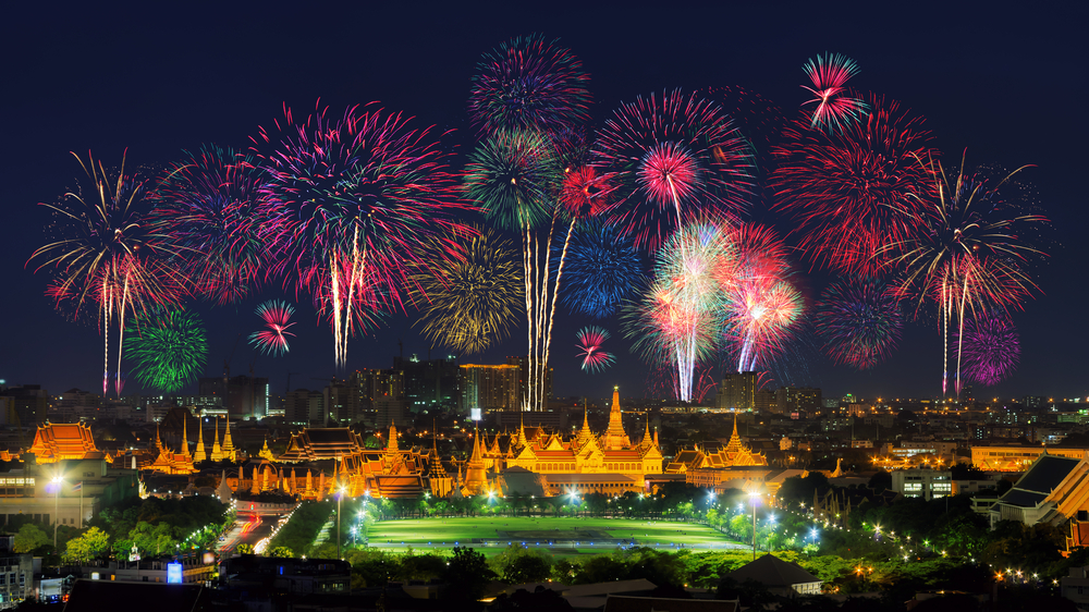 Best-Places-to-Watch-Bangkok-to-Welcome-New-Years-Eve-2016-with-Awesome-Firework.jpg