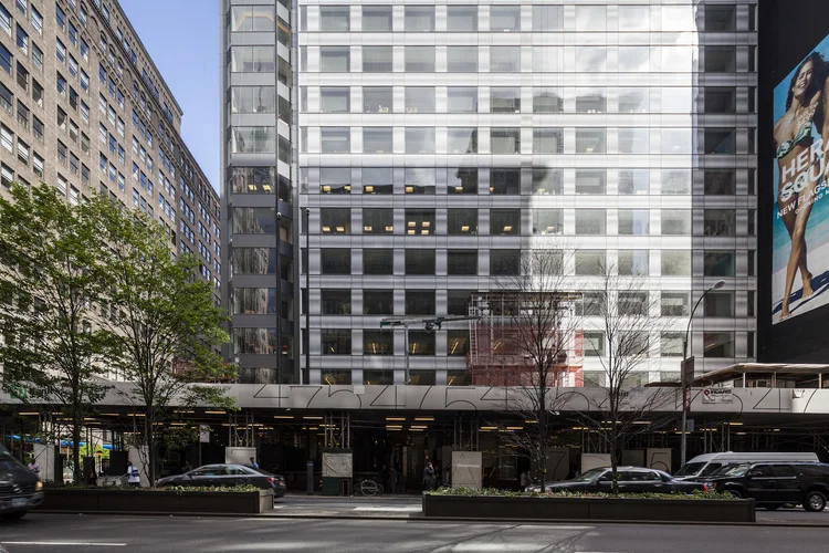 034 - 475 Park Avenue South