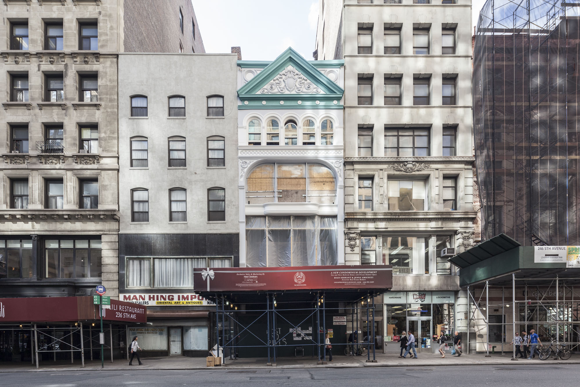 The Bow Building | DEconstructingNY © Montse Zamorano 00.jpg