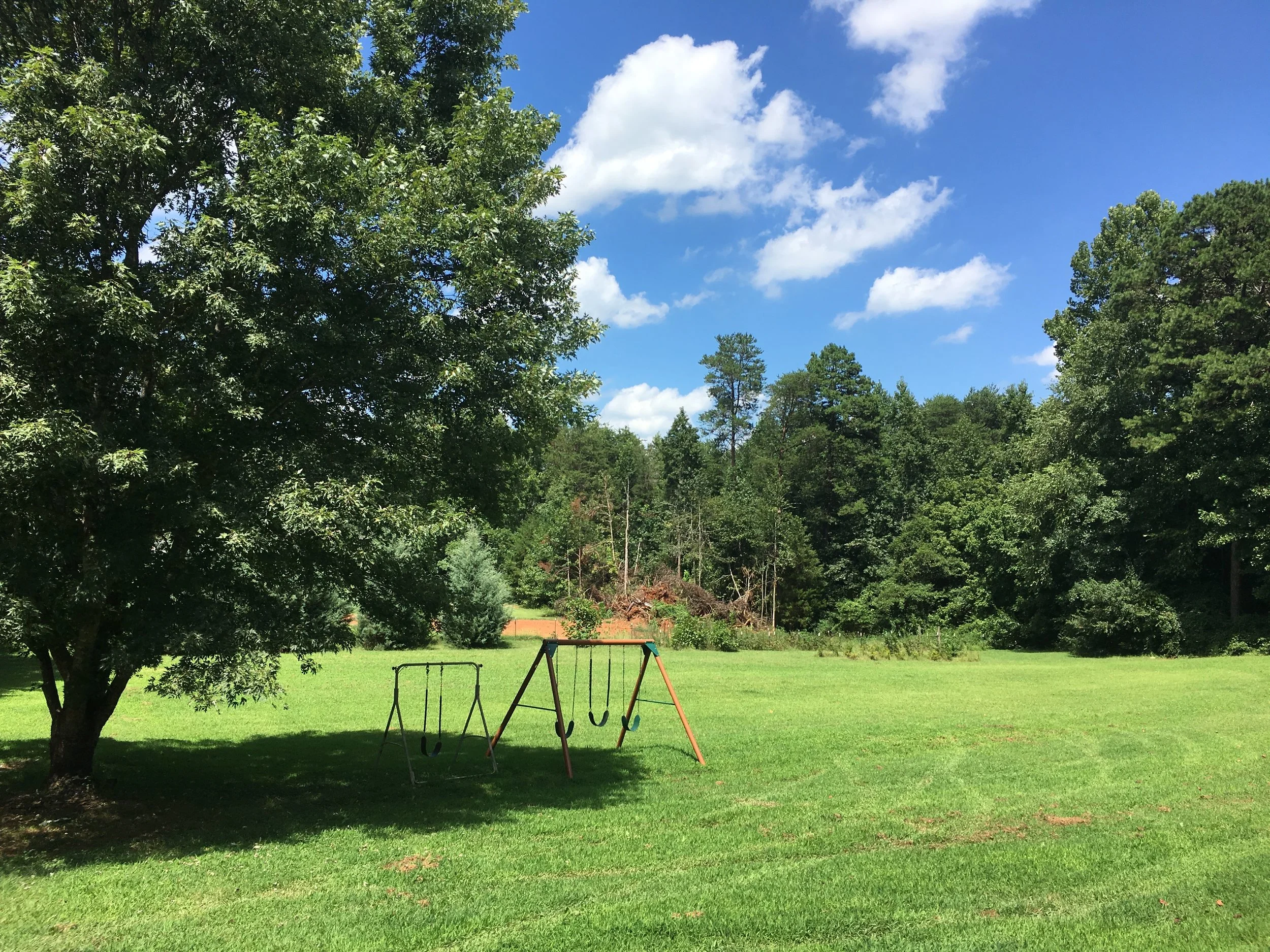 Peaceful front yard. 