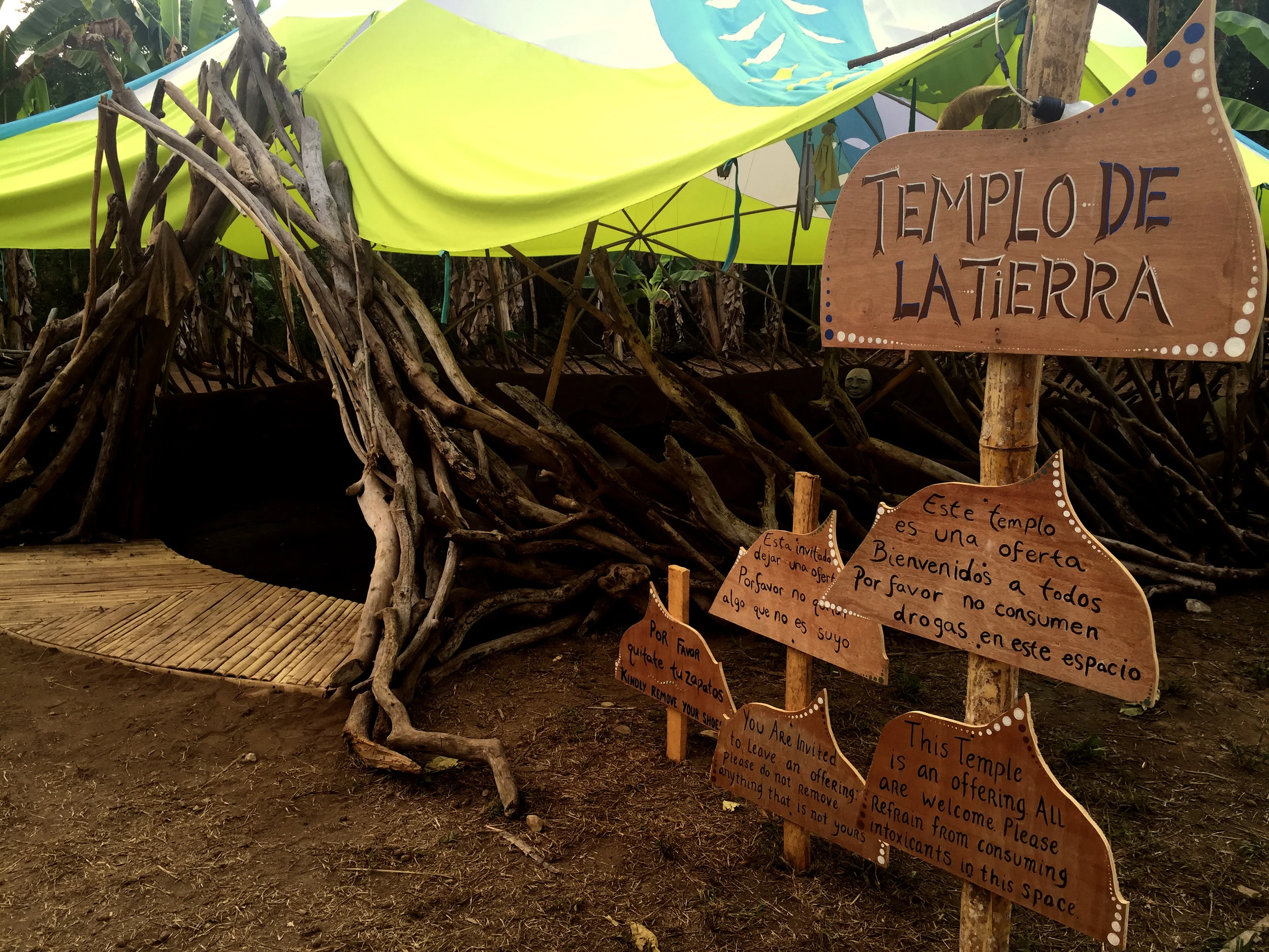 por favor quitate tus zapatos...