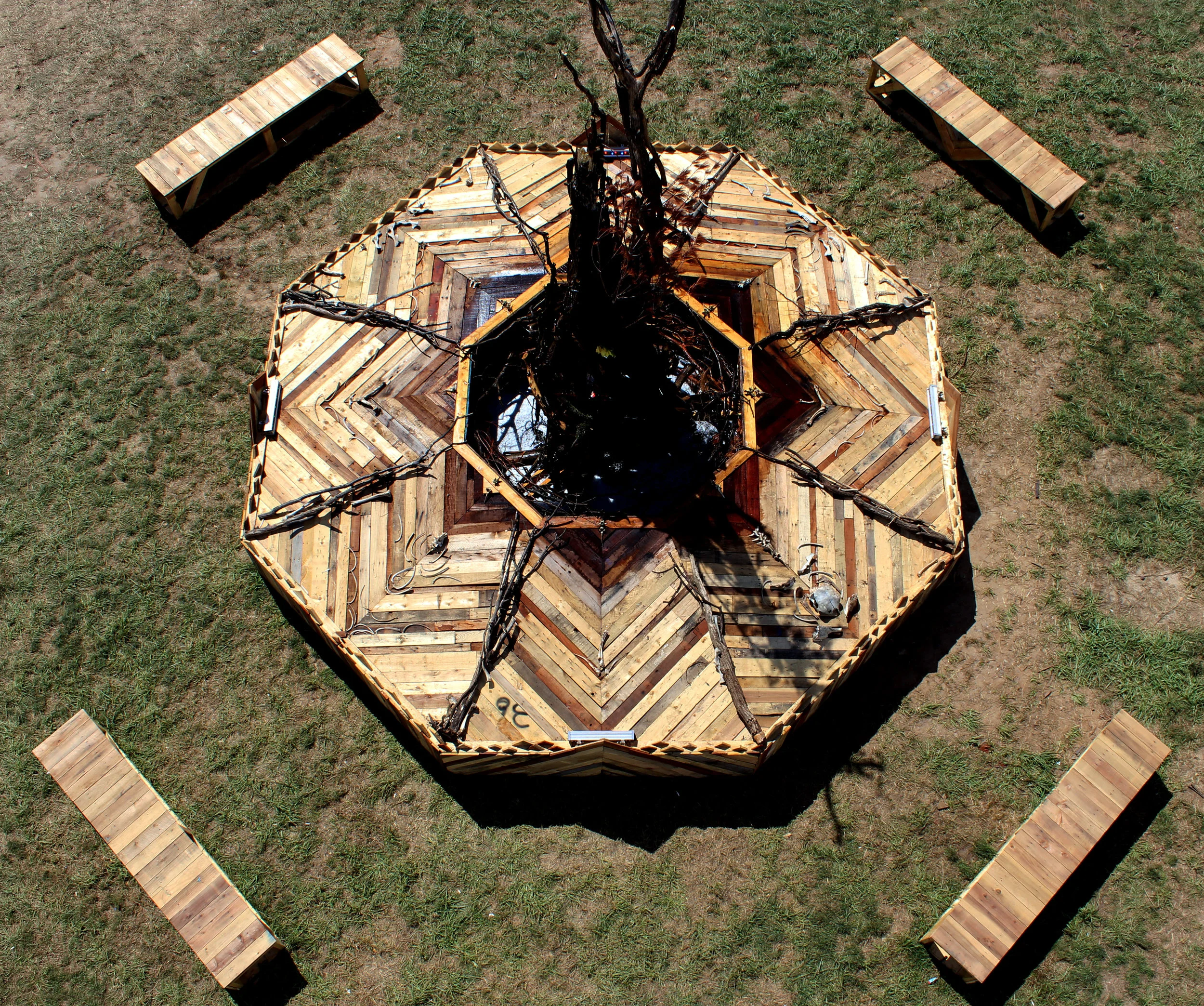 Aerial view of the fountain with viewing benches