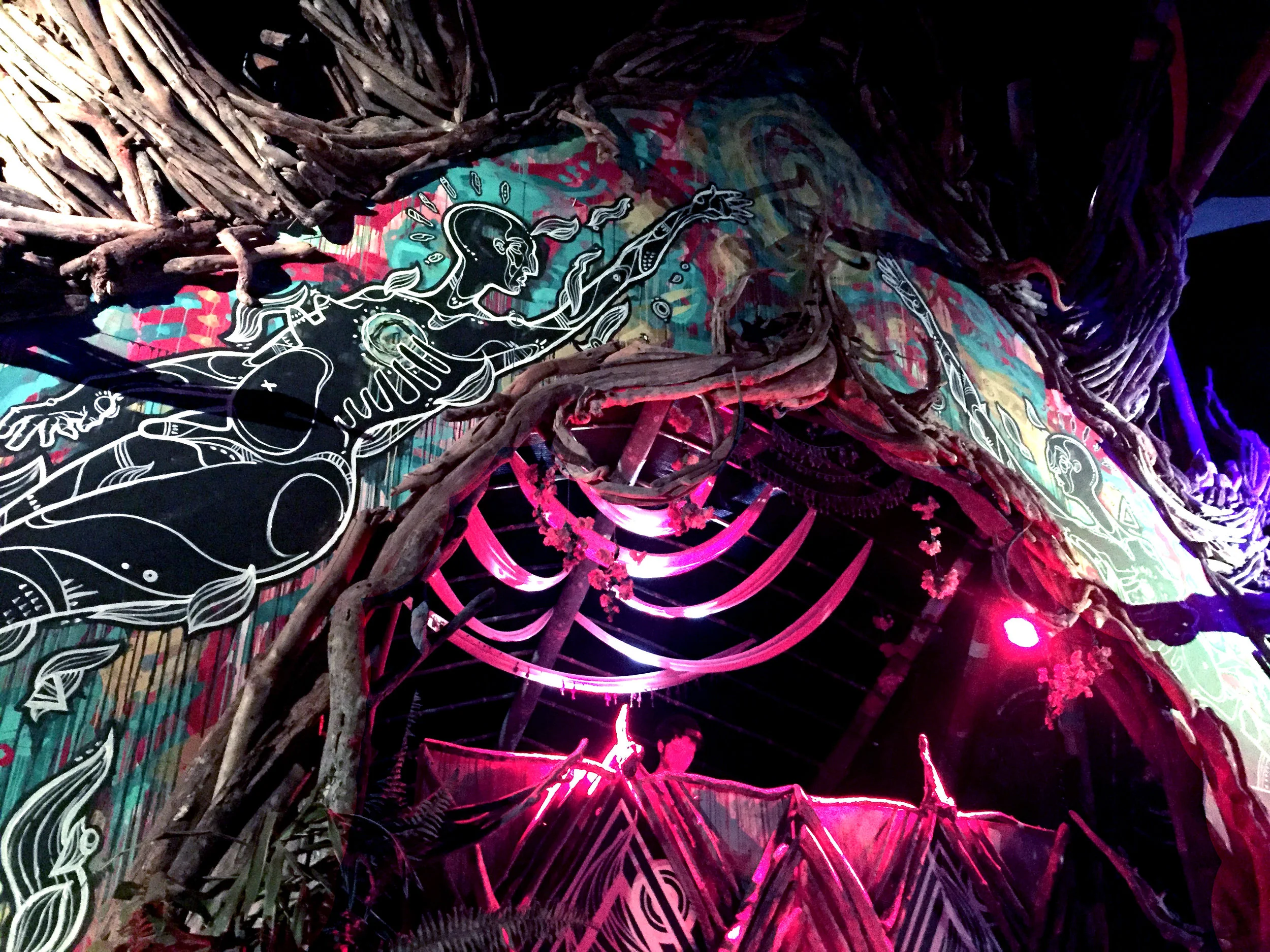 Nicola Cruz spun a powerful set that dug deep into the ground and woke ancestral roots.