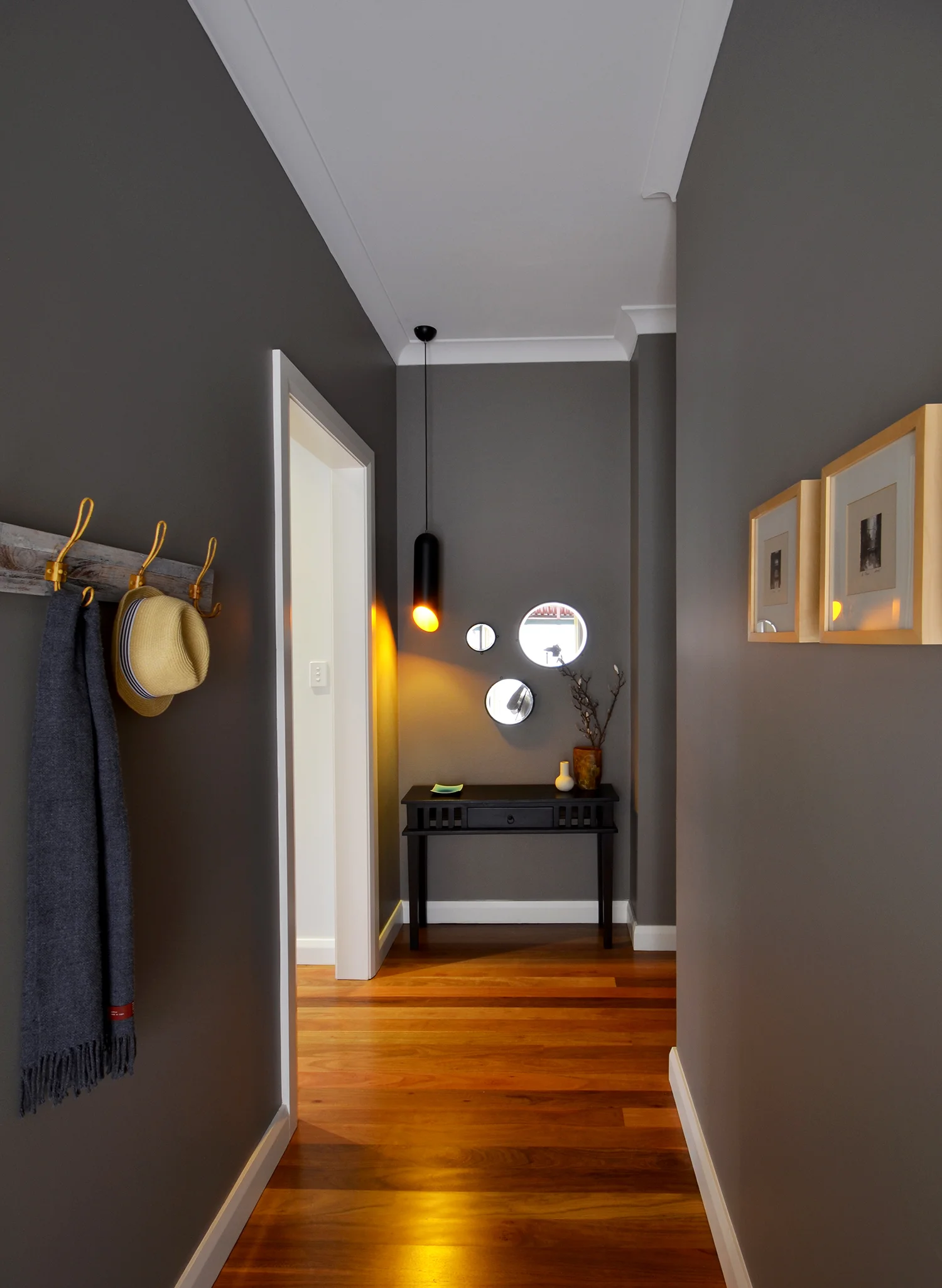 Entry hallway.JPG