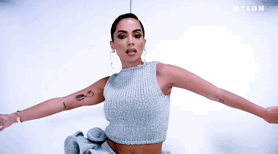 ANITTA_GIF.gif
