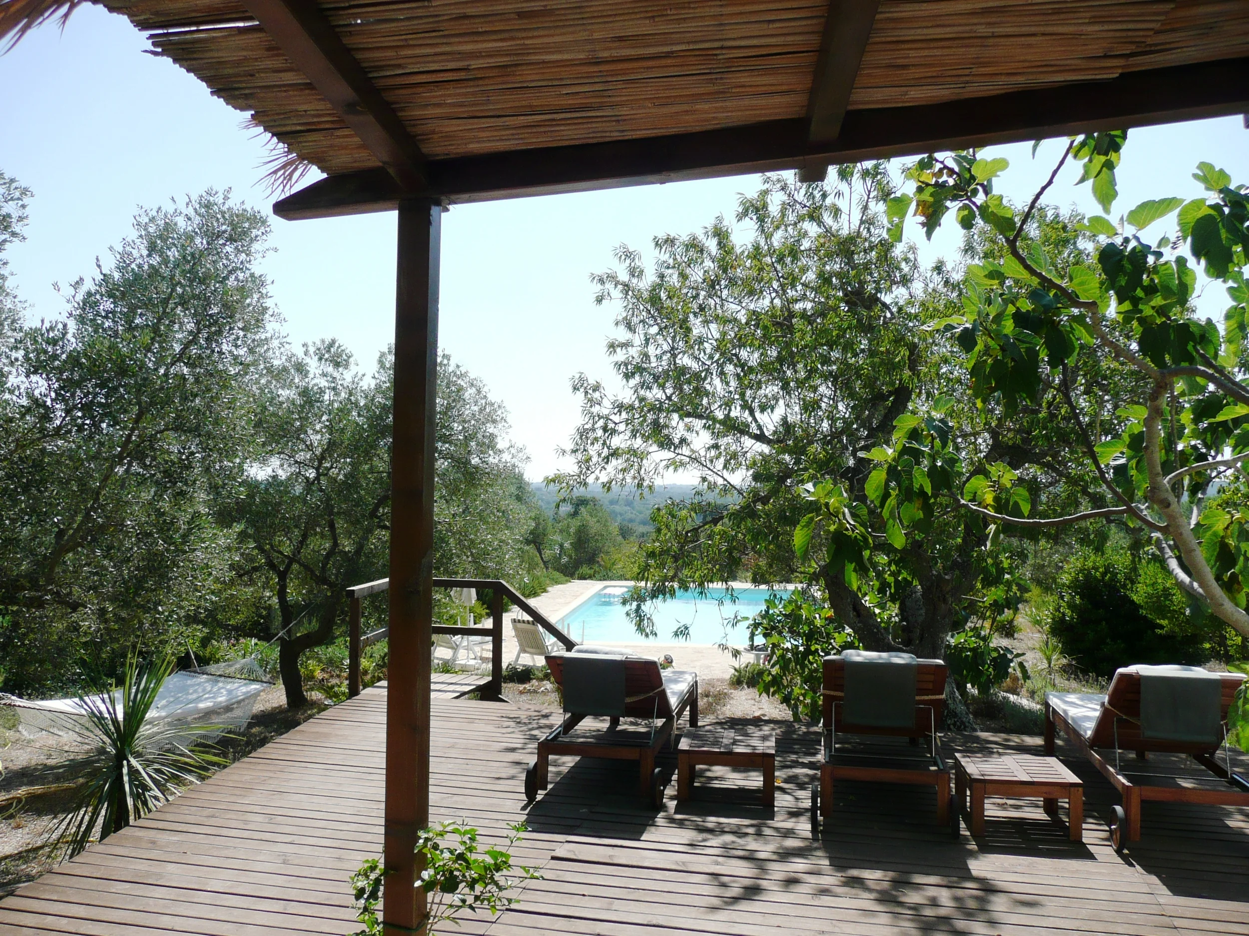 deck to swimming pool
