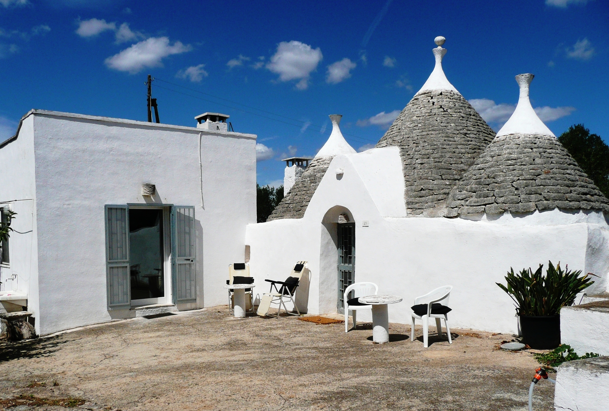Lamia & adjacent trullo