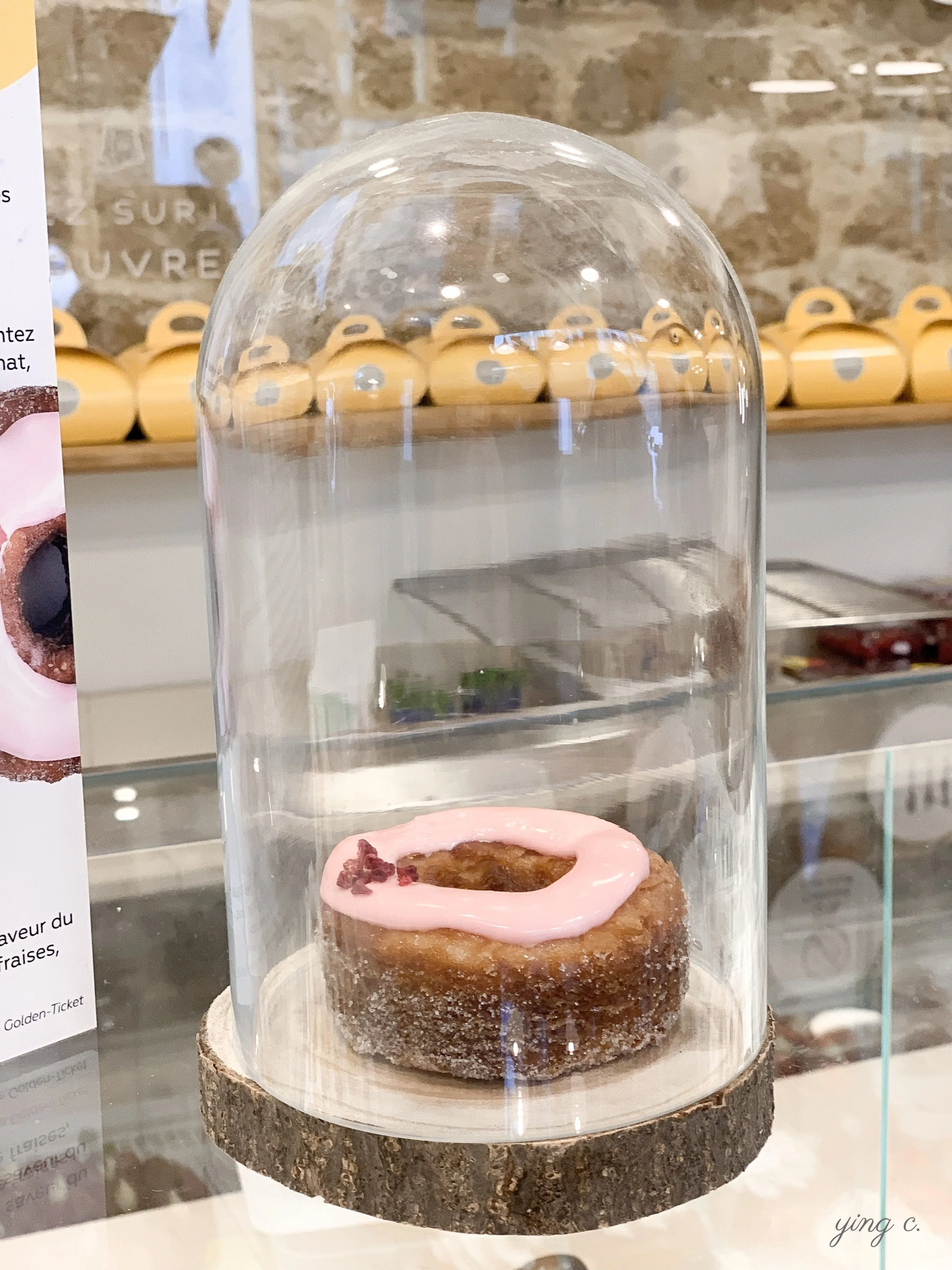 Only 15 lucky customers can get the chef’s signature Cronut®, so don’t forget to check your receipt! 每日只有15位顧客可以獲得的限定可頌甜甜圈。別忘了檢查發票,看看自己是否也是幸運兒喔!