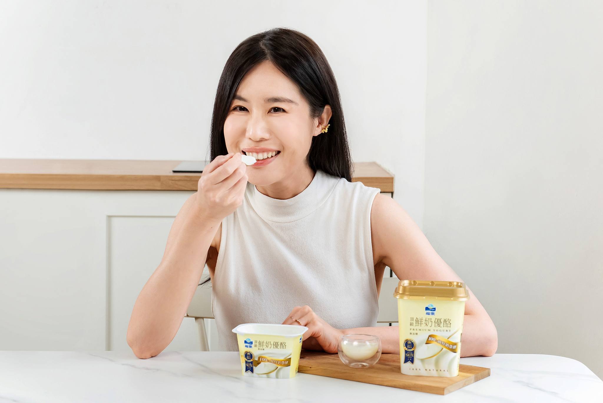 [Advertorial]（中文往下）Interviewed by @freshdelightfulllove the other day, sharing my experience tasting and working with their premium yogurts 🤍

前陣子為推廣福樂鮮奶優酪接受訪問。我自己曾非常熱衷於用原生菌種培養優格，不僅是本來就熱愛乳製品，也因為優格本身是很好的甜點素材。
・
這兩年為了調整體質、讓日常飲食更為健康，我對每一口吃下去的食物標準都非常嚴苛。