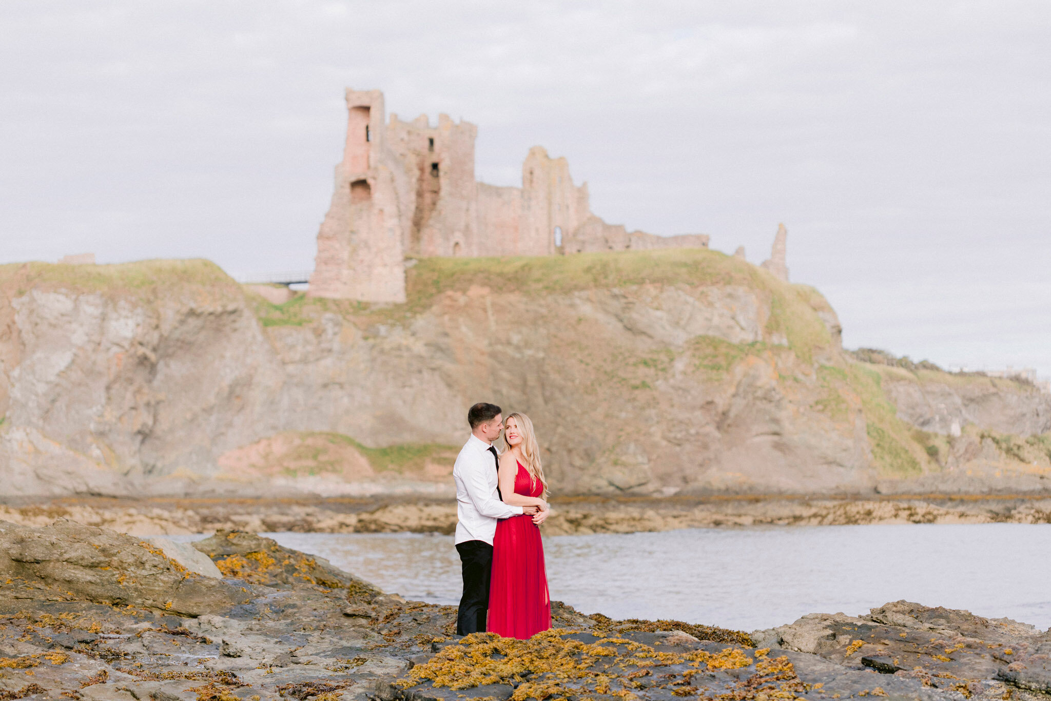 seacliff-beach-tantallon-castle-east-lothian-engagement-photogra