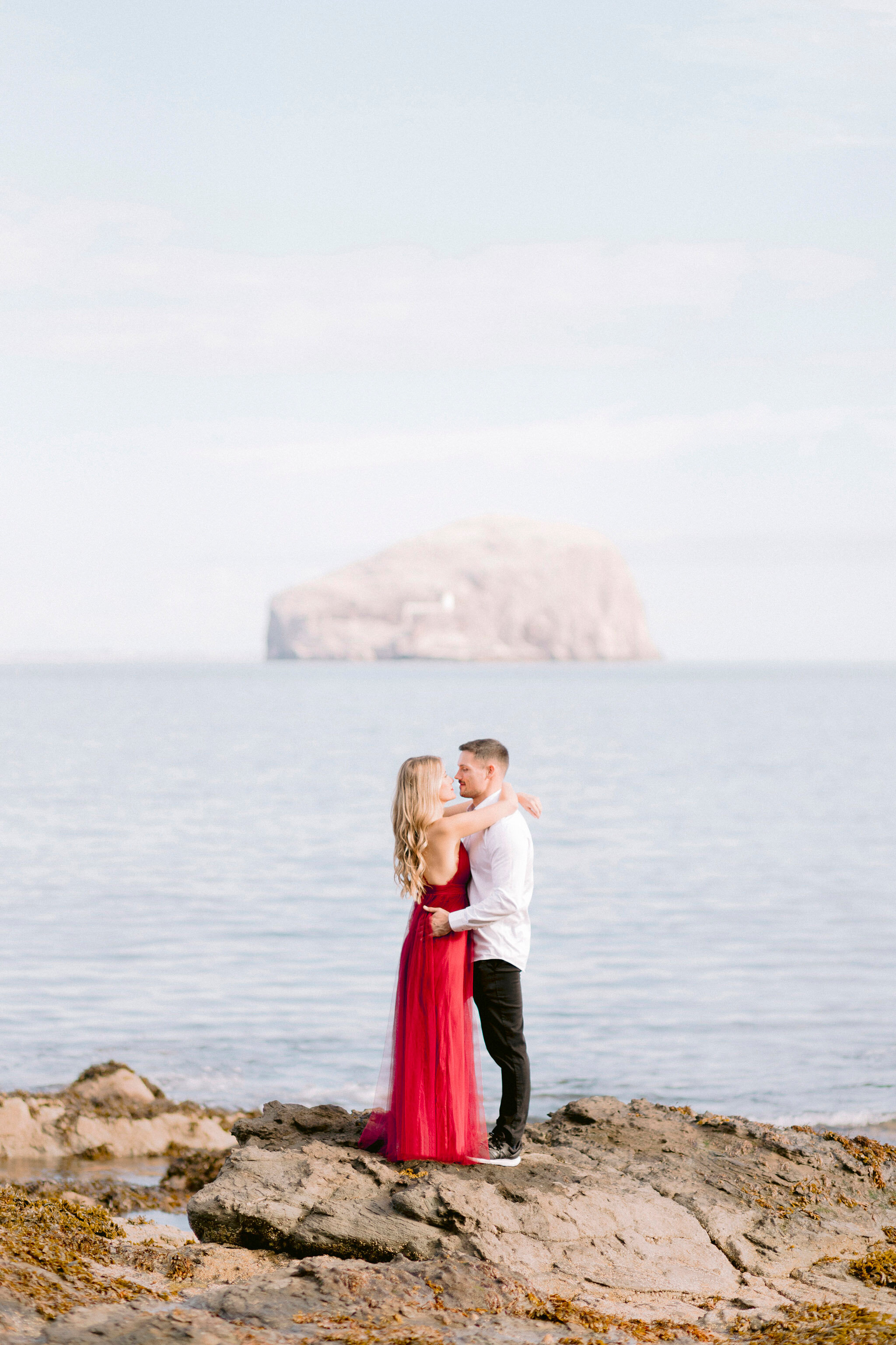 seacliff-beach-tantallon-castle-east-lothian-engagement-photogra