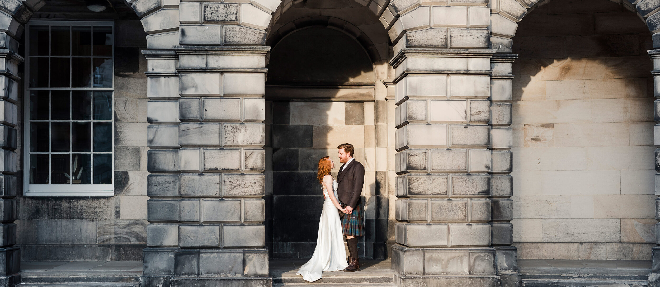 Bride and groom wedding portrait on the Royal Mile in Edinburgh, Scotland