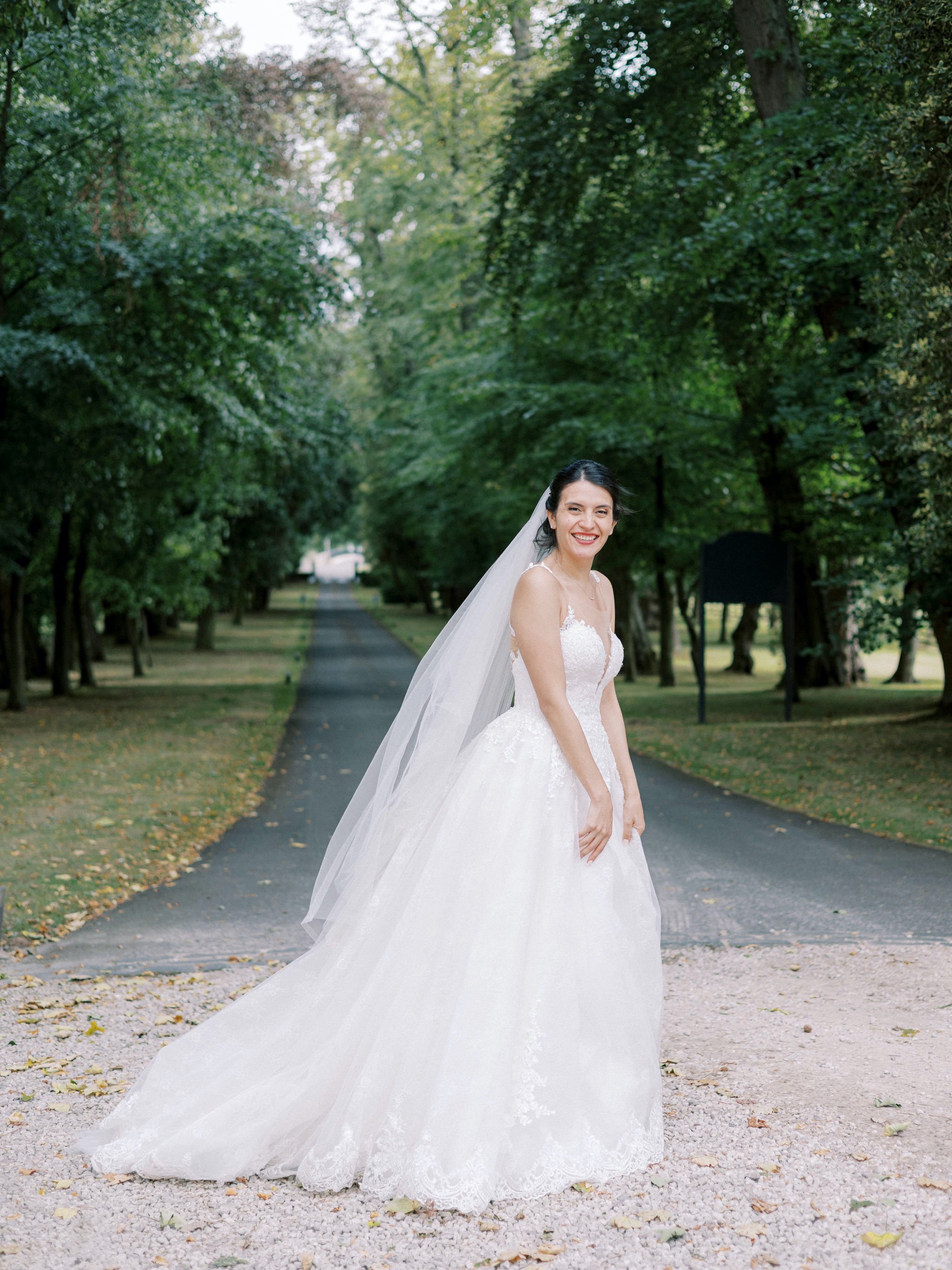 31_carlowrie castle edinburgh wedding photographer bride smiling.jpg