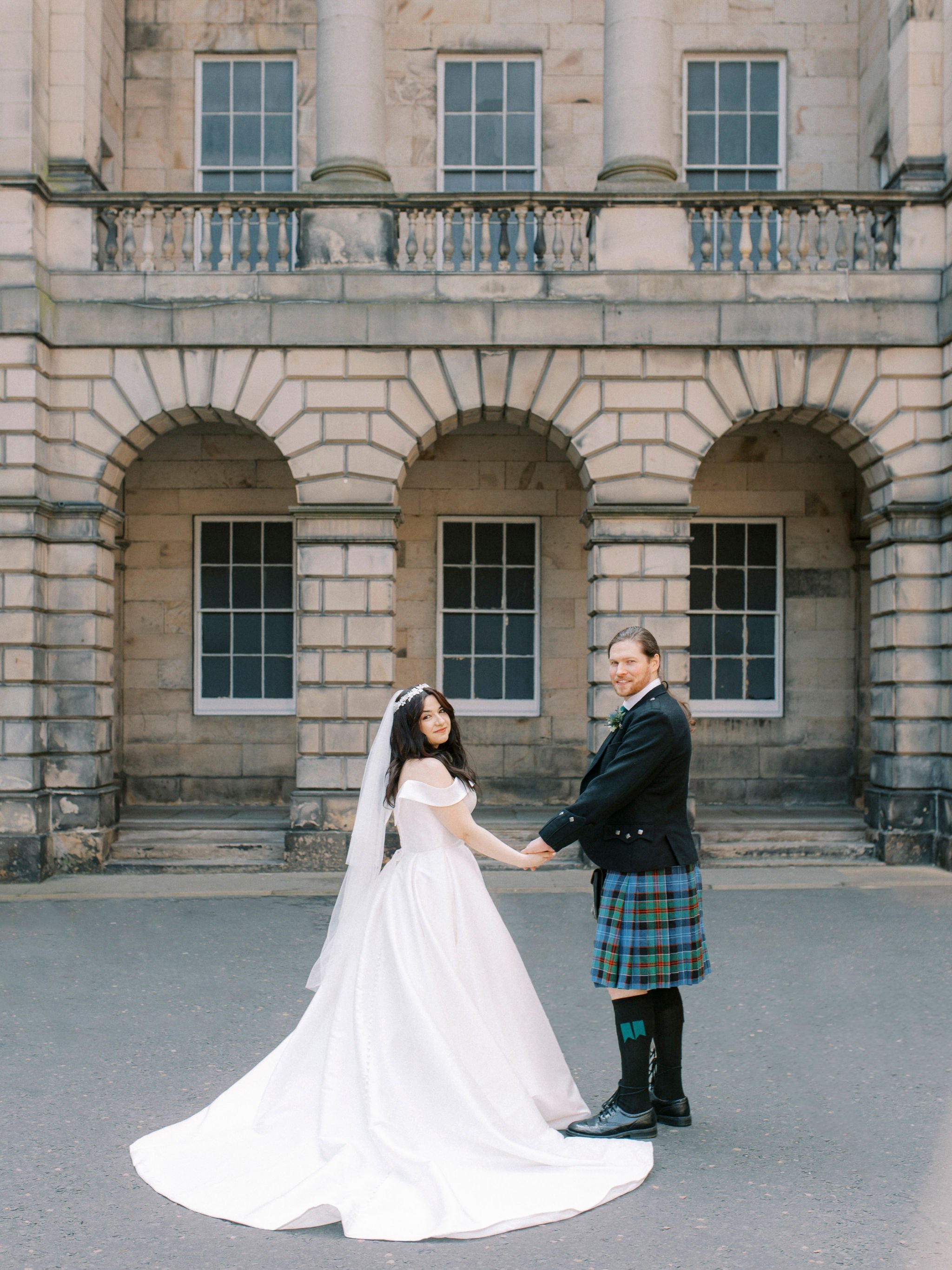 24_edinburgh-city-chambers-wedding-royal-mile-old-town-bride-groom.jpg