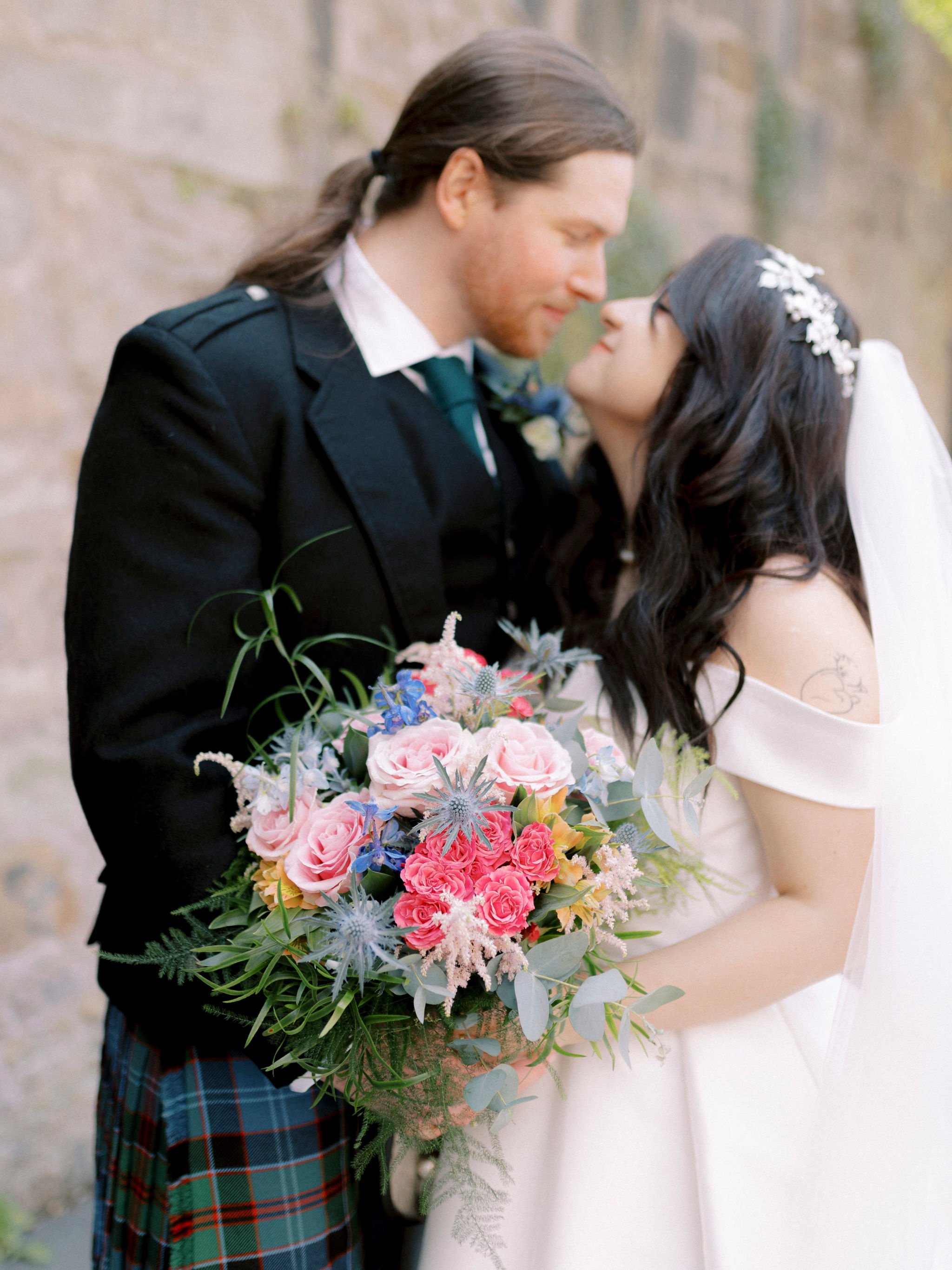 33_edinburgh-wedding-photographer-bridal-flowers.jpg