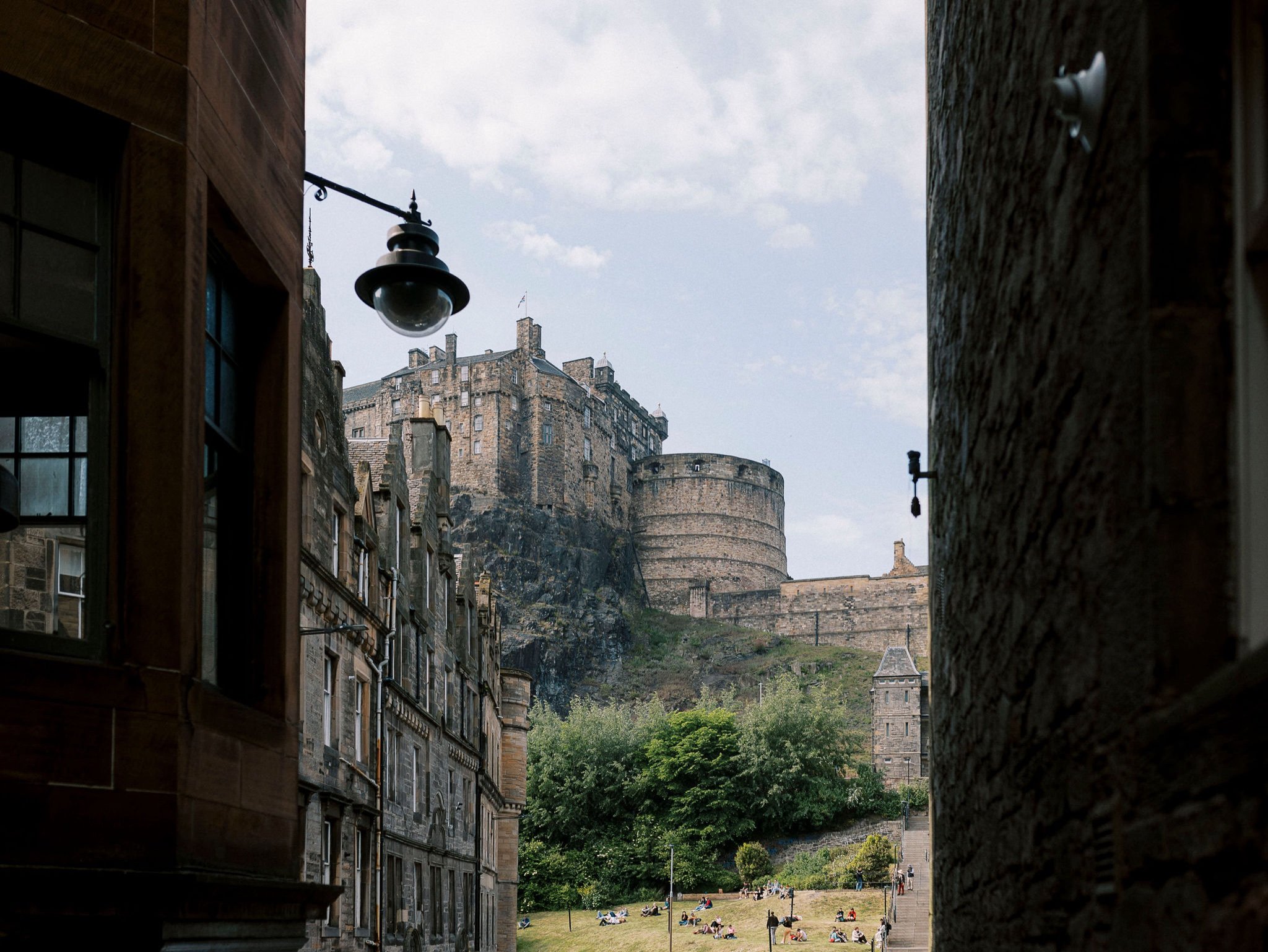 35_edinburgh-wedding-photographer-edinburgh-castle.jpg