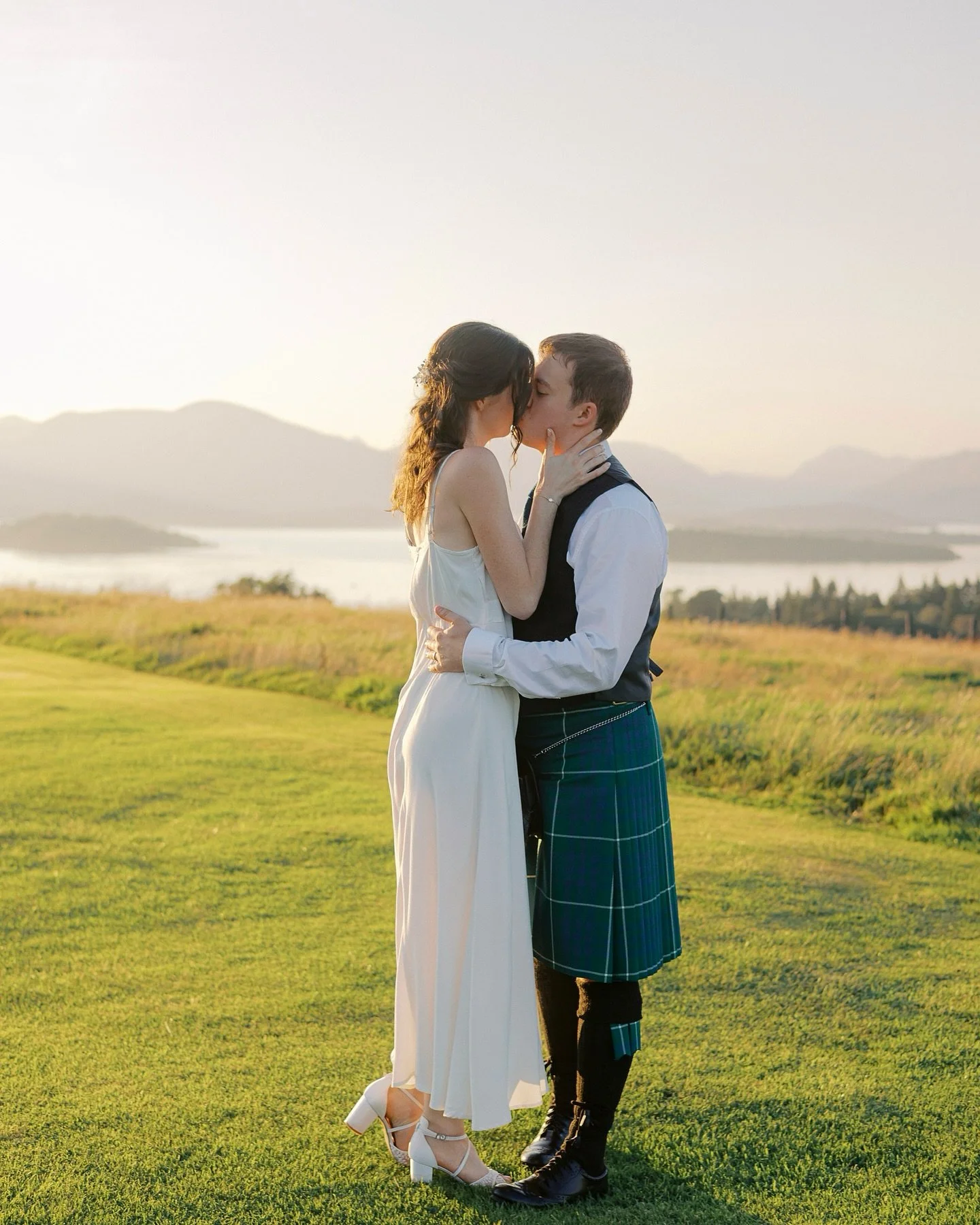 What a day for the wedding of Holly &amp; Cameron at @ardochscotland ✨
A beautiful humanist ceremony overlooking Loch Lomond, followed by the sweetest private vows shared in a moment that was theirs alone. The day began overcast but ended with the mo