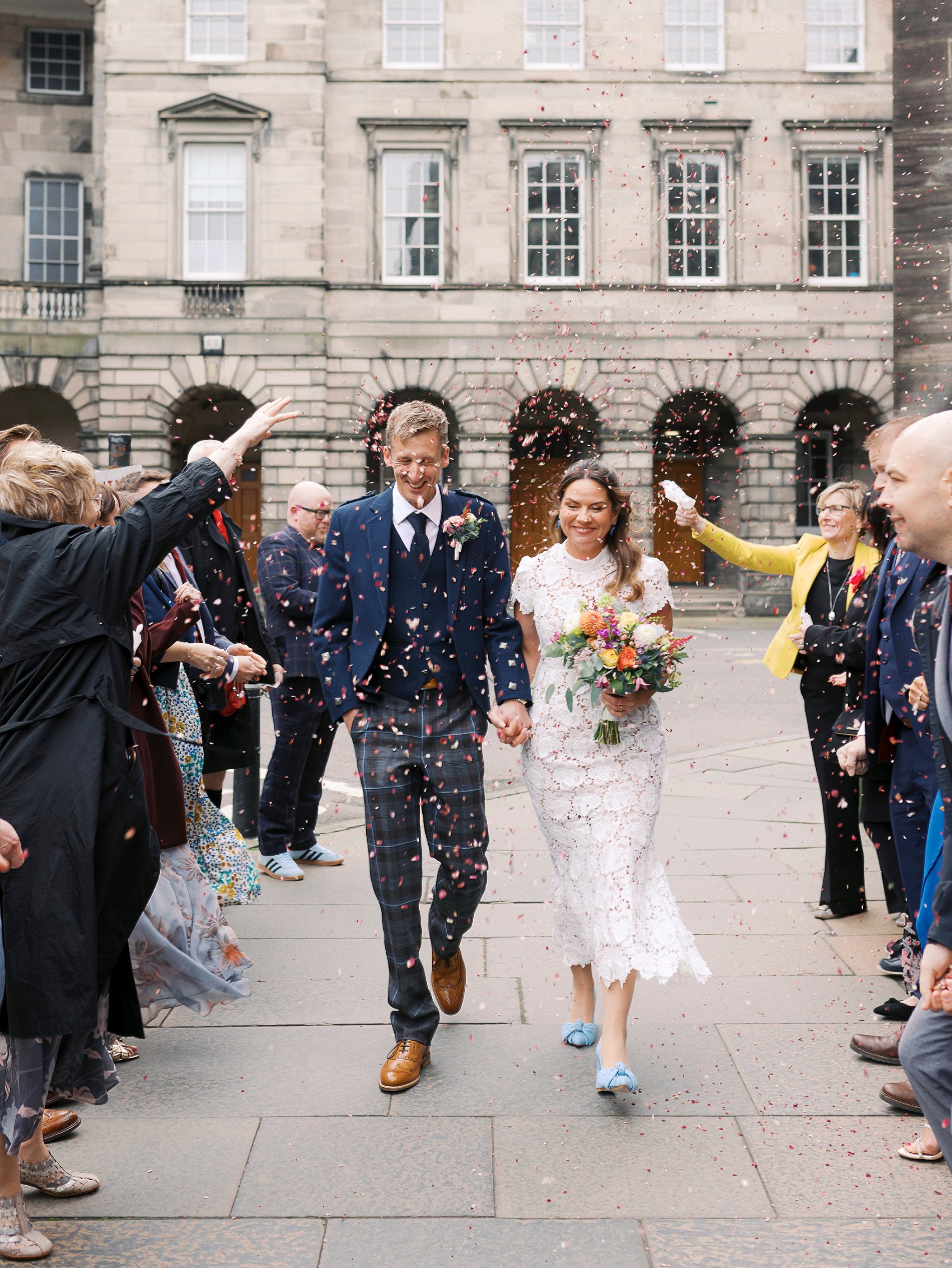 10_city chambers edinburgh wedding confetti.jpg