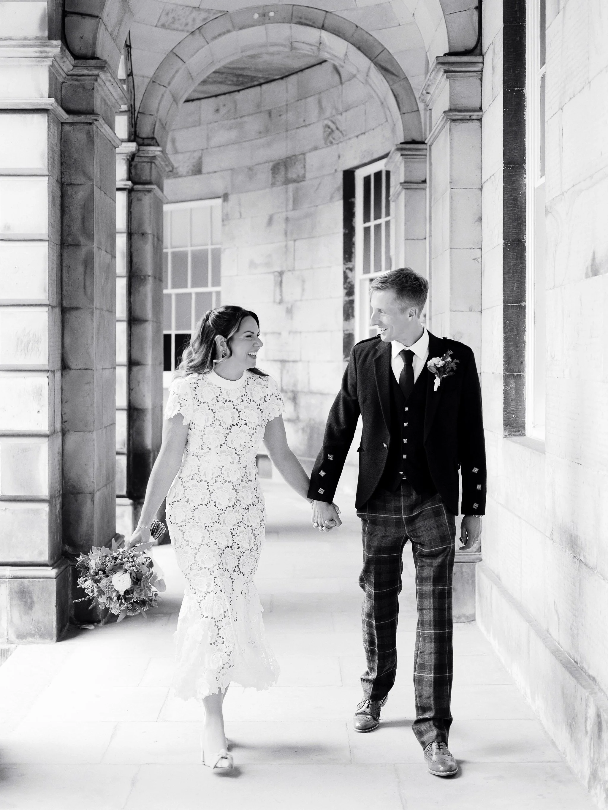 13_edinburgh royal mile wedding photos edinburgh city chambers.jpg