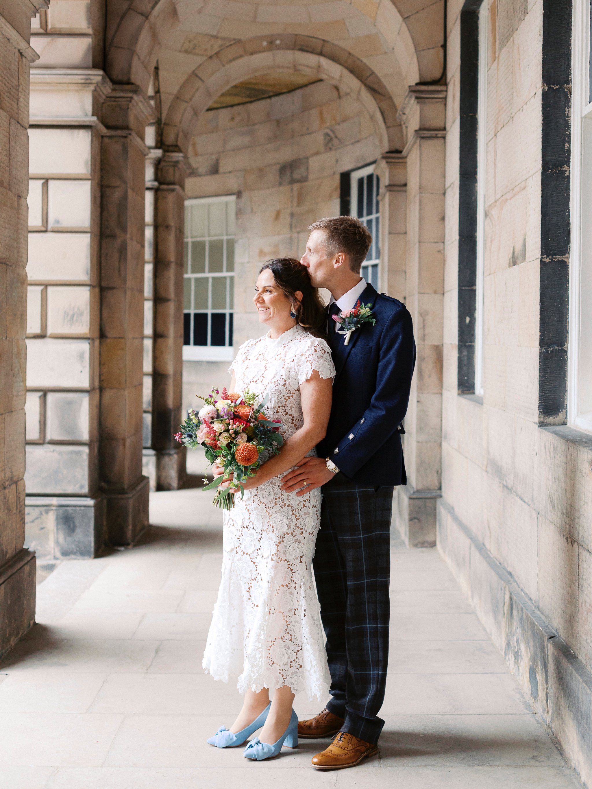 15_edinburgh royal mile wedding photos edinburgh city chambers.jpg