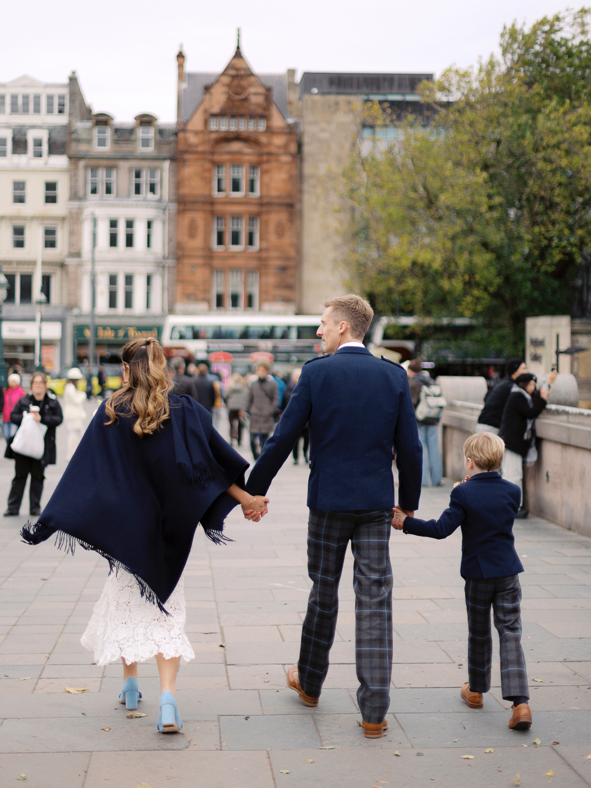 19_edinburgh wedding photos edinburgh city chambers.jpg