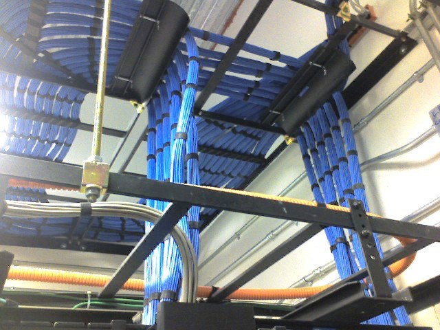 CAt 6 cable routing in Ladder Rack.jpg