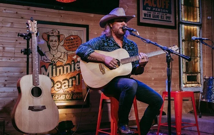 Can&rsquo;t really describe the feeling of playing at #johnnycash farm @storytellershideawayfarm 

📸: @thaynemedia