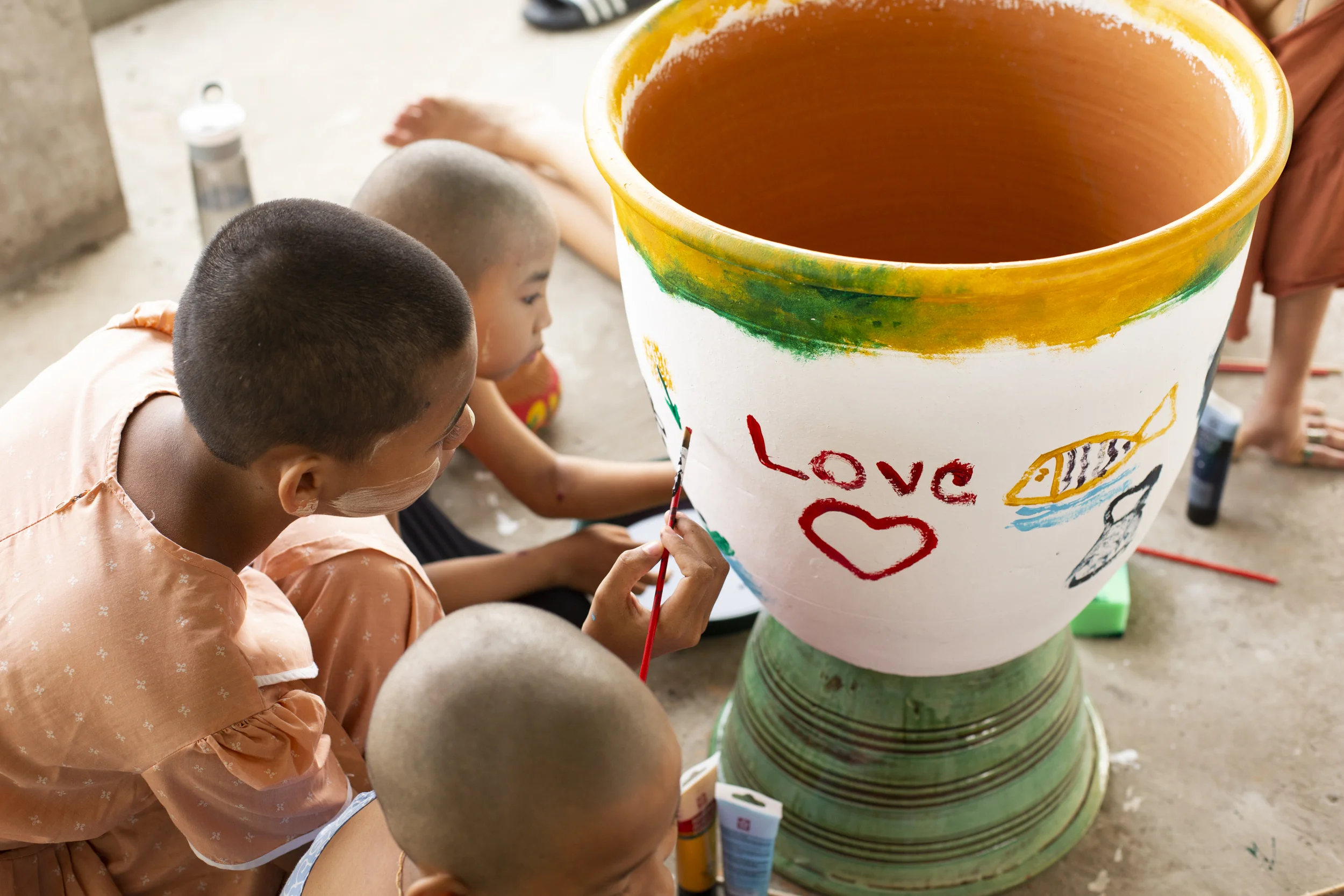 Peinturer avec les enfants / Painting with the kids