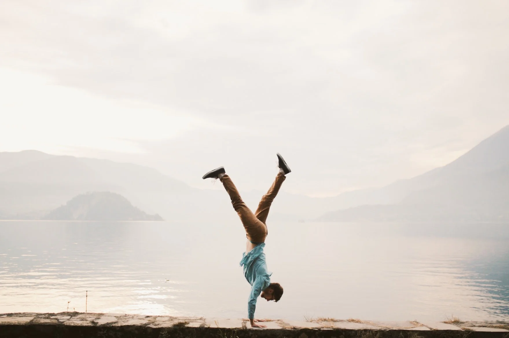 Handstand Lake Como.jpg