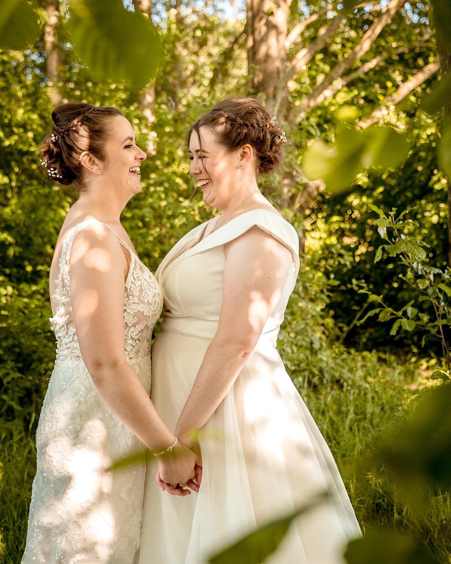 Shall we just take a momento to gawp at these absolute babes from yesterdays wedding at Brook Meadow&hellip; 👀🔥 

Thank you so so much for having me / trusting me with your perfect day! Special thanks to both of your families and friends also for m