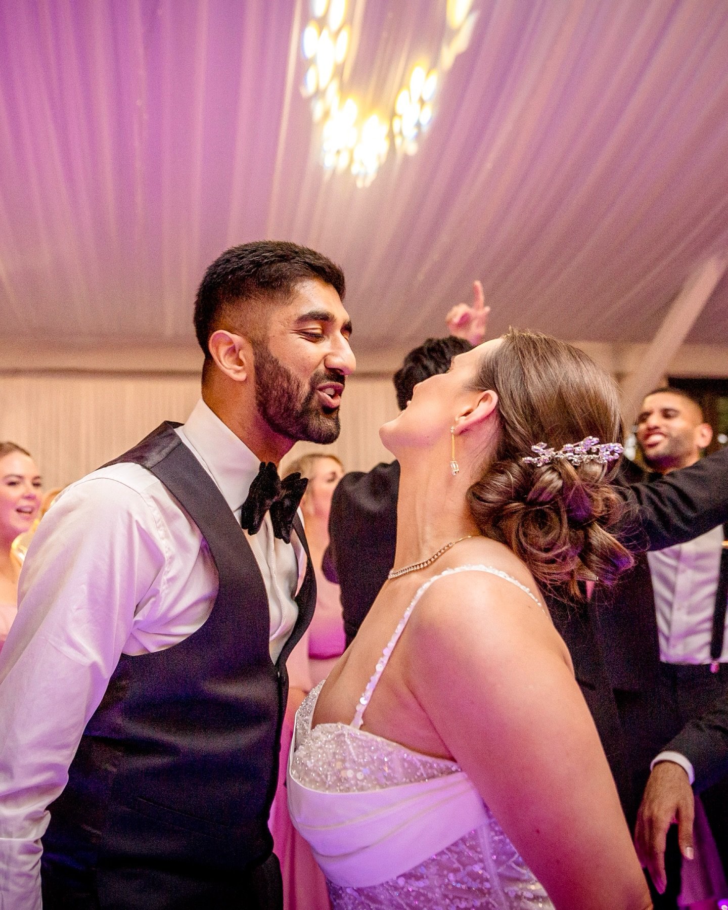 ✨🖤 HAPPY FIRST ANNIVERSARY 🖤✨
&hellip; to the self-professed geeks who seriously know how to put on a party!

Still not over this absolutely PERFECT DAY, still don&rsquo;t believe the geek part!

Hope you had a great day, Mrs Hepburn &amp; Mr Bond.