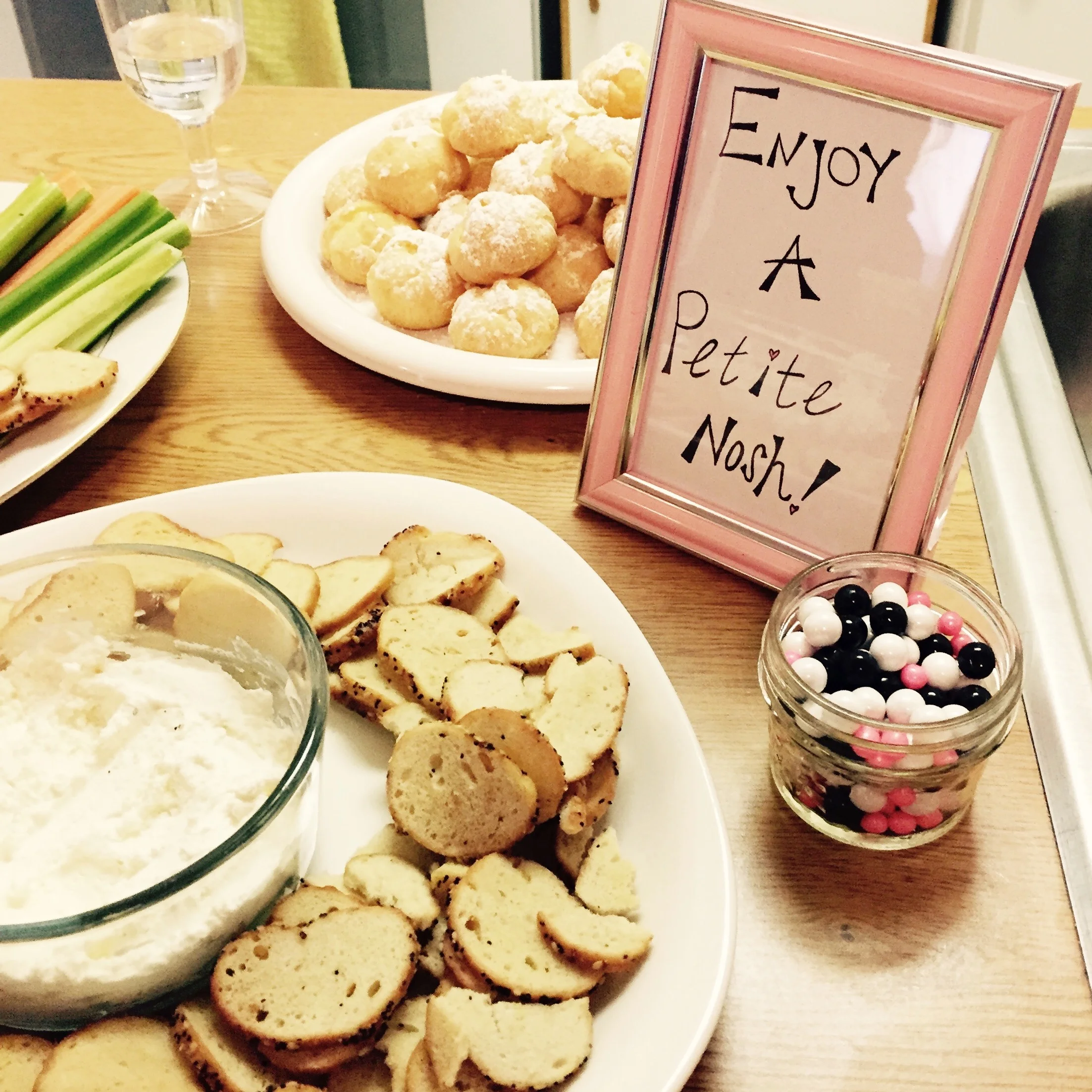 Guests nibbled on veggies, dips, pastries and a gourmet quiche provided by @hungrywolfie. 