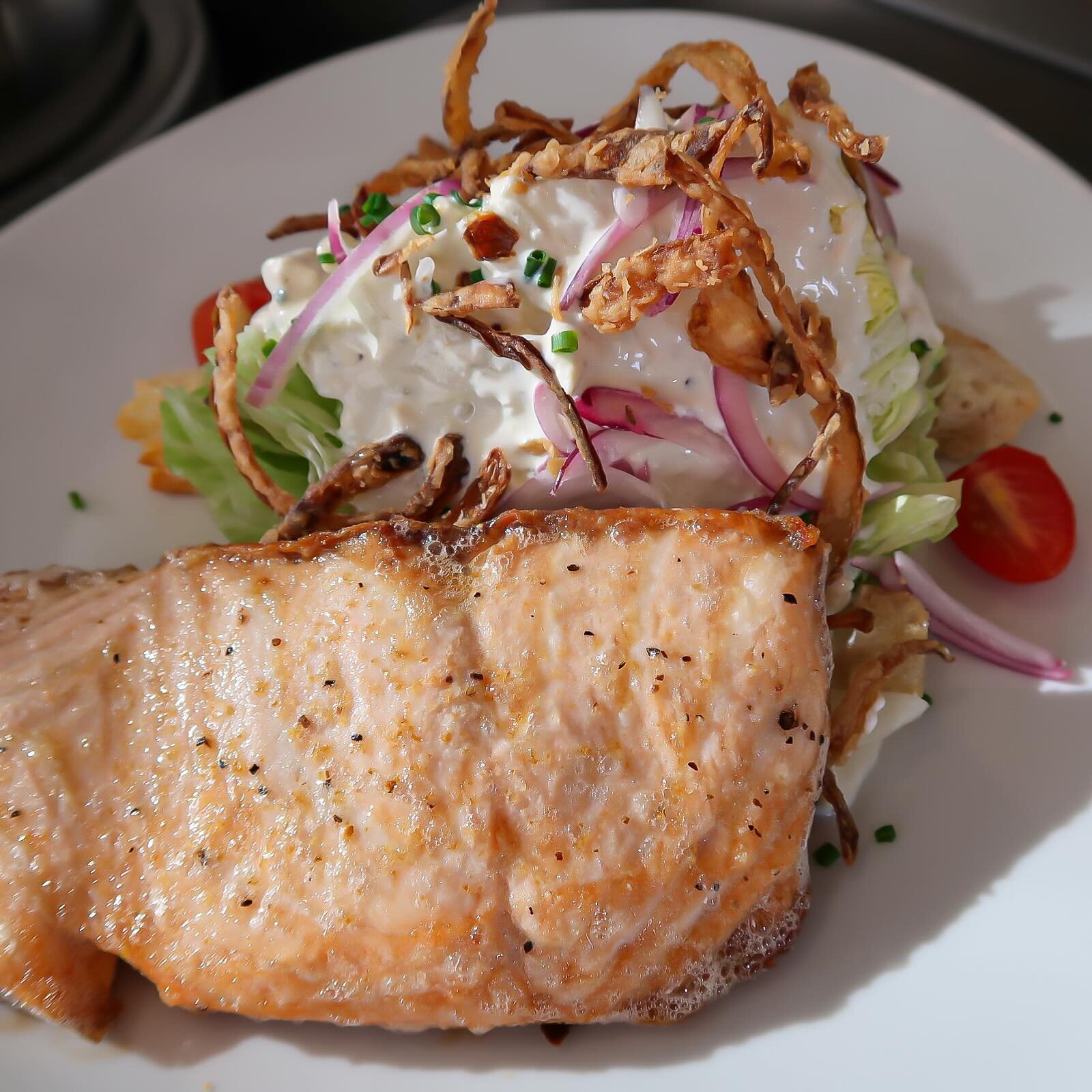 iceberg wedge with grilled salmon
lardons, tomatoes, croutons, creamy blue cheese dressing, chives, red onions &amp; fried shallots

1020 Post Road Darien, CT 06820
203 655 1020

#connecticuteats #203local #connecticutfoodie #cteats #foodie
