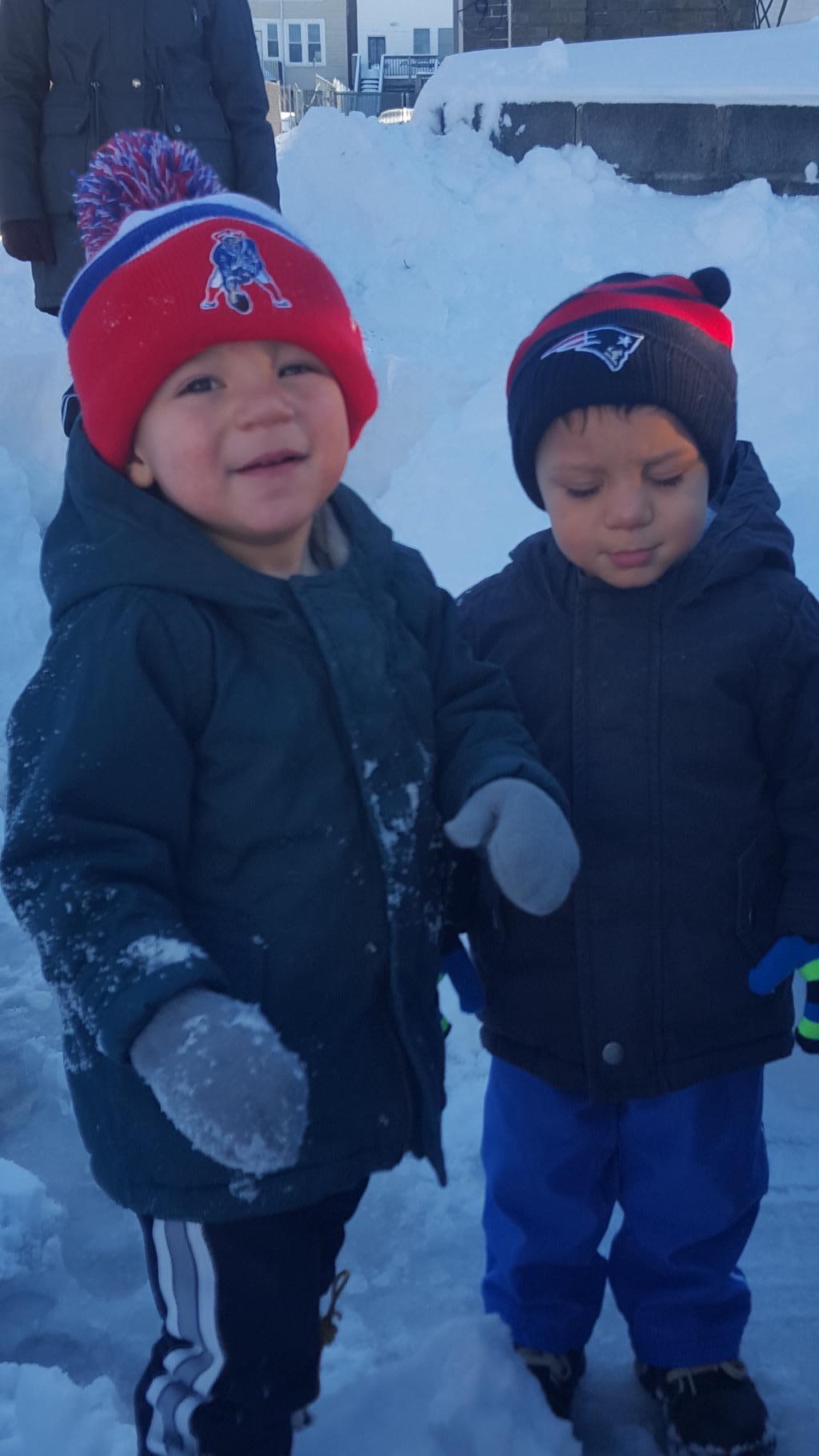  Twins Cole &amp; Caden in the snow ( Photo: Ryan DaSilva)  
